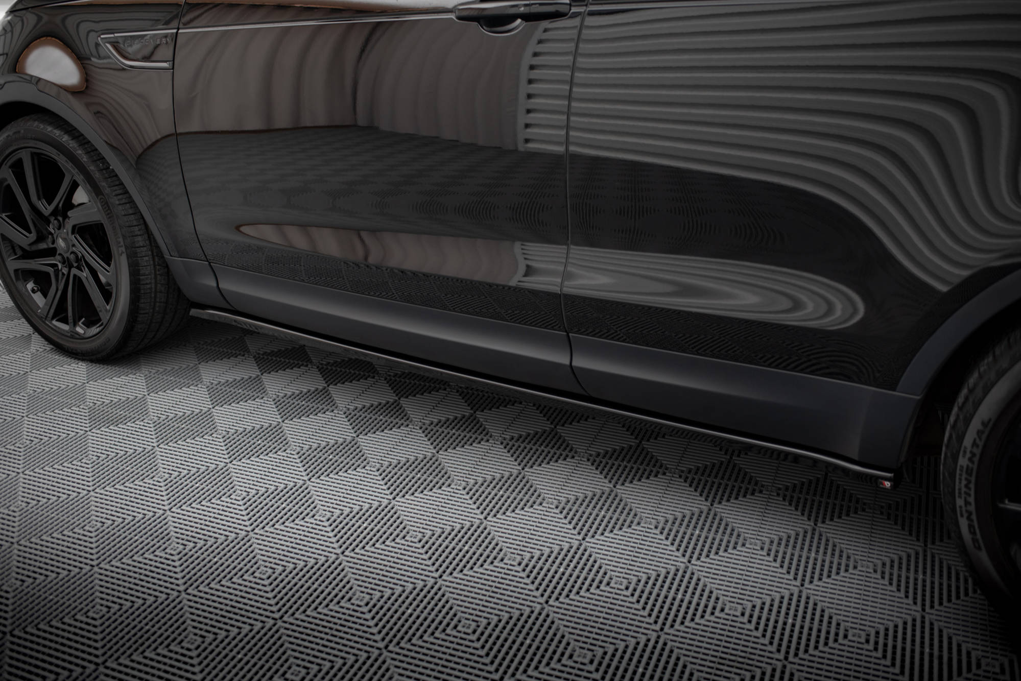 pol_po_Side-Skirts-Diffusers-Land-Rover-Discovery-HSE-Mk5-18937_5 pol_po_Side-Skirts-Diffusers-Land-Rover-Discovery-HSE-Mk5-18937_5