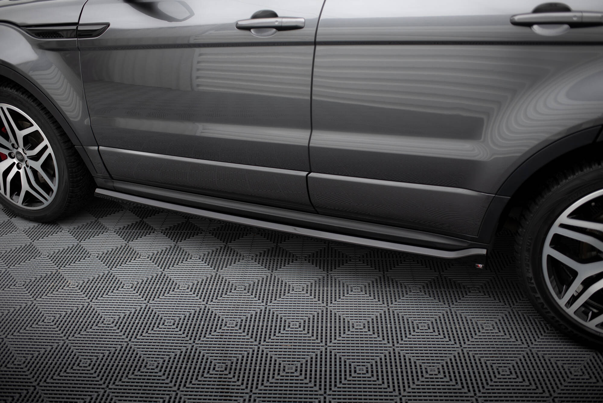 pol_po_Side-Skirts-Diffusers-Land-Rover-Range-Rover-Evoque-HSE-Dynamic-Mk1-Facelift-20164_4 pol_po_Side-Skirts-Diffusers-Land-Rover-Range-Rover-Evoque-HSE-Dynamic-Mk1-Facelift-20164_4