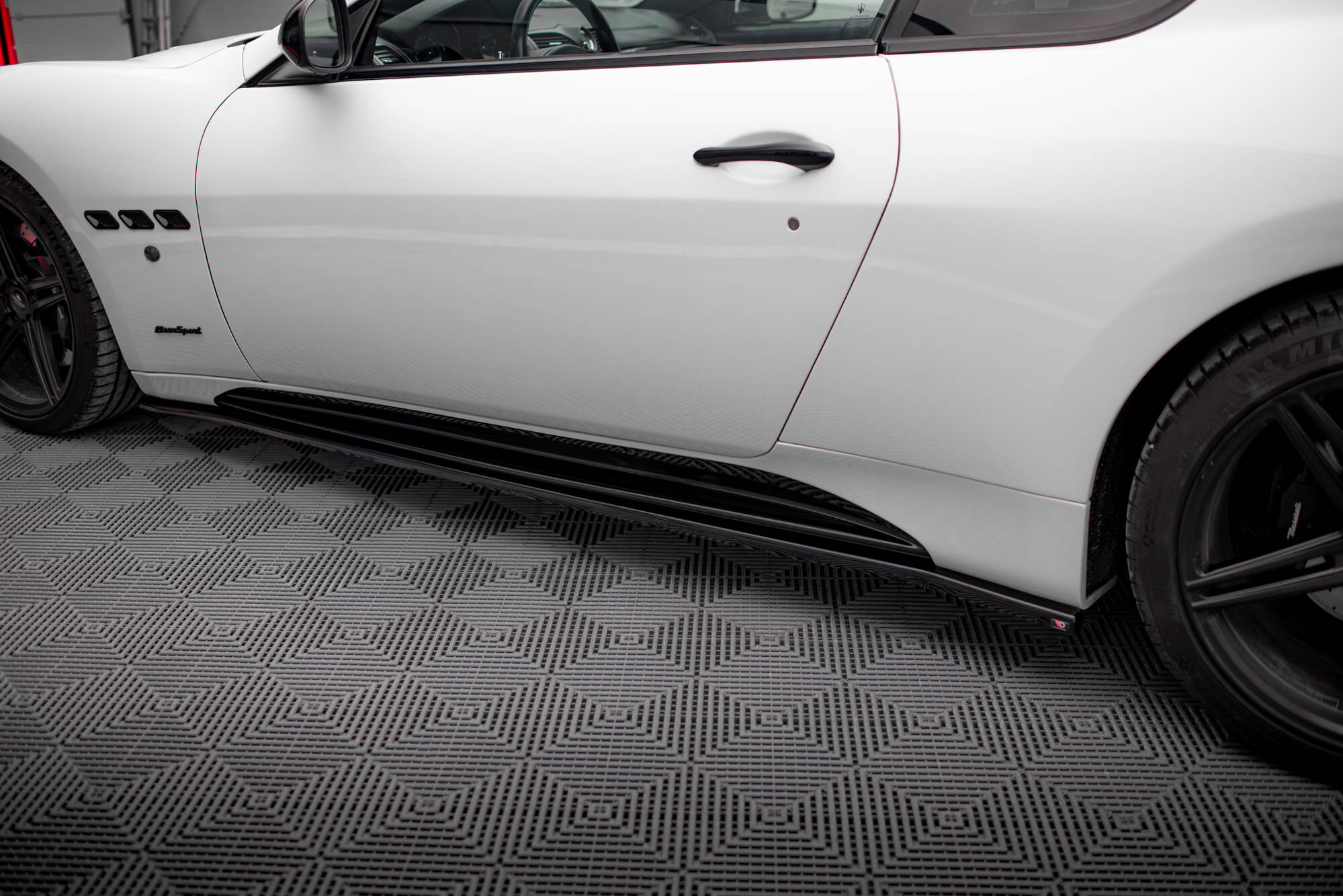pol_po_Side-Skirts-Diffusers-Maserati-Granturismo-S-Mk1-20471_3 pol_po_Side-Skirts-Diffusers-Maserati-Granturismo-S-Mk1-20471_3