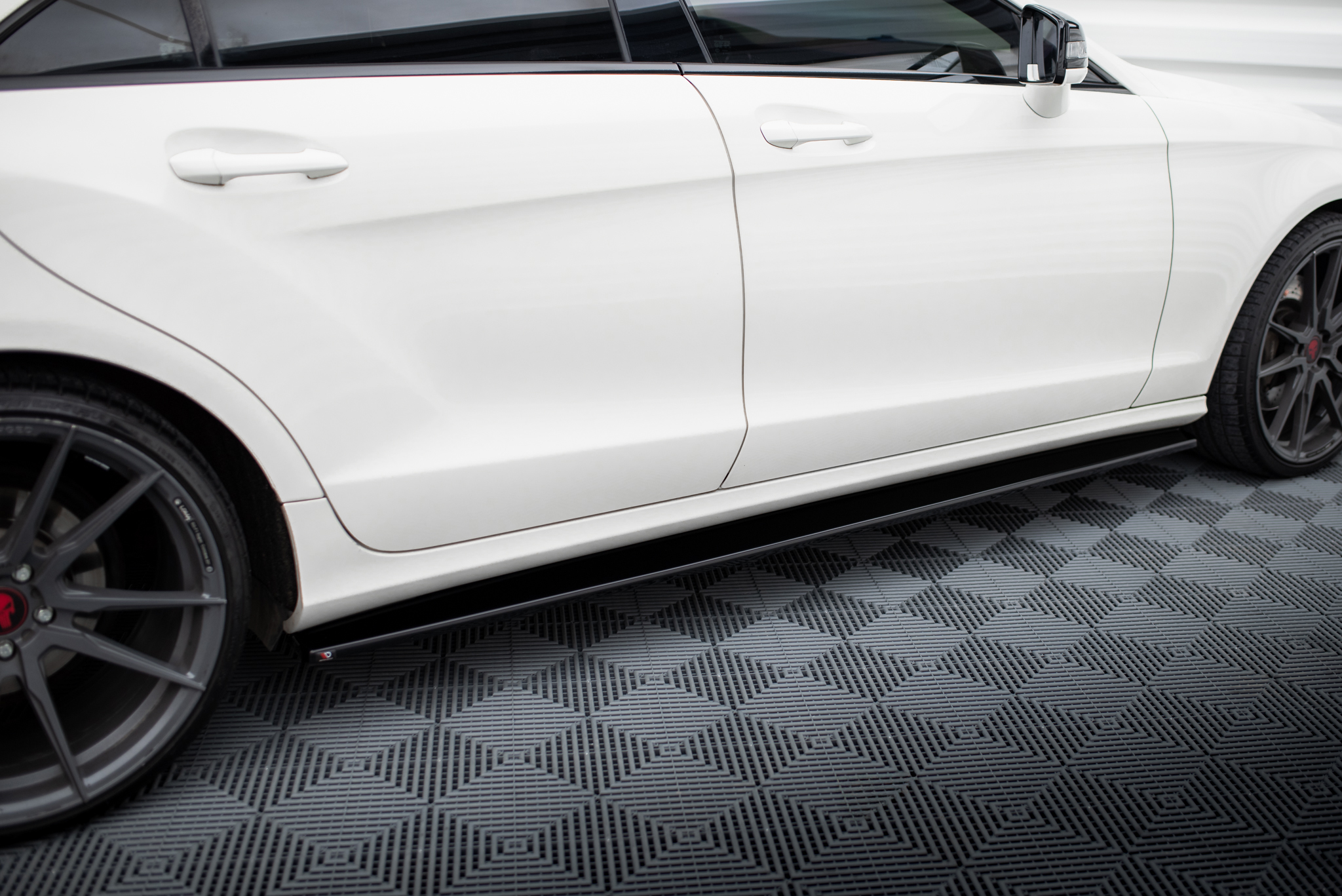 pol_po_Side-Skirts-Diffusers-Mercedes-Benz-CLS-AMG-Line-C218-208_2 pol_po_Side-Skirts-Diffusers-Mercedes-Benz-CLS-AMG-Line-C218-208_2