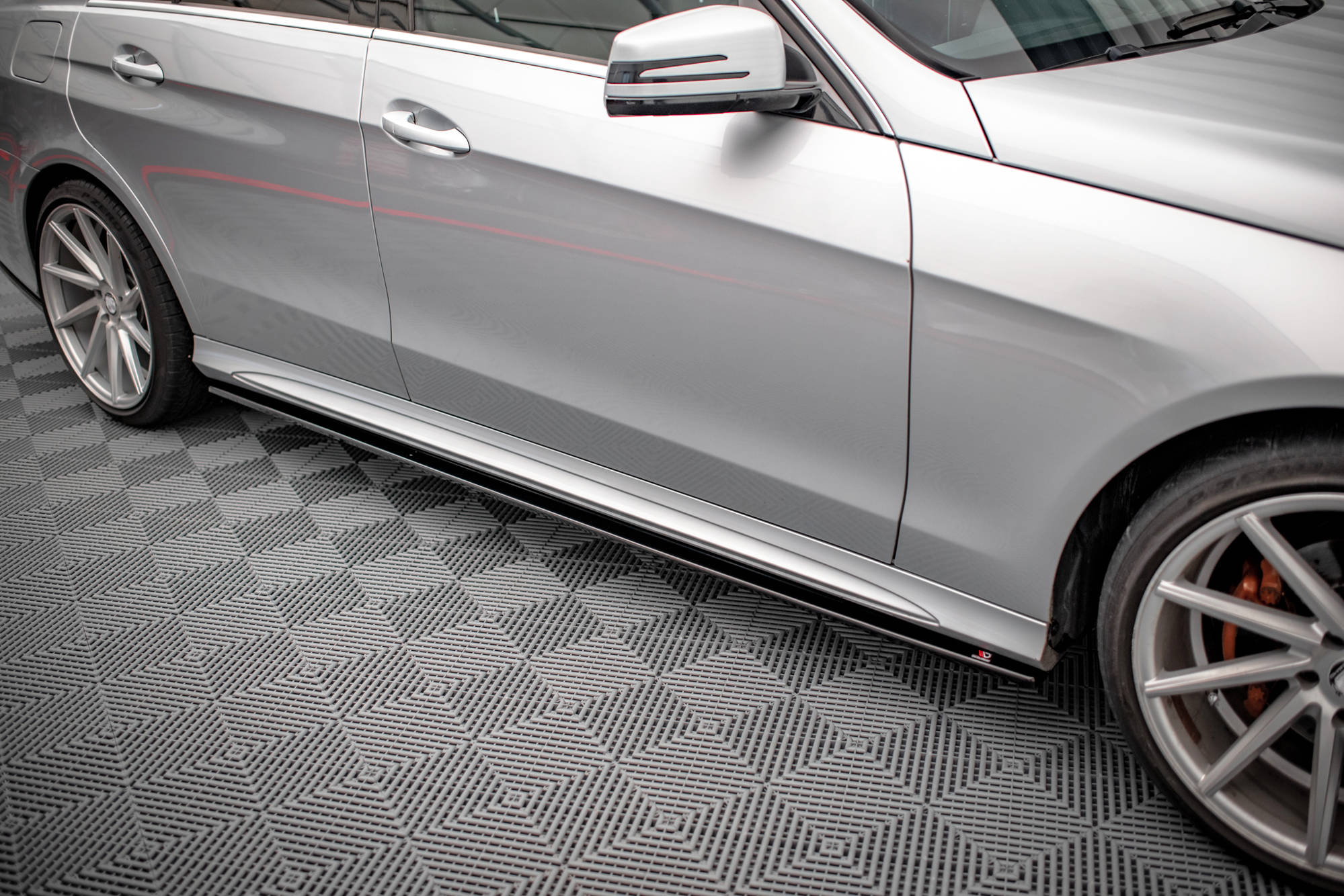 pol_po_Side-Skirts-Diffusers-Mercedes-Benz-E63-AMG-AMG-Line-Sedan-W212-Facelift-11703_12 pol_po_Side-Skirts-Diffusers-Mercedes-Benz-E63-AMG-AMG-Line-Sedan-W212-Facelift-11703_12