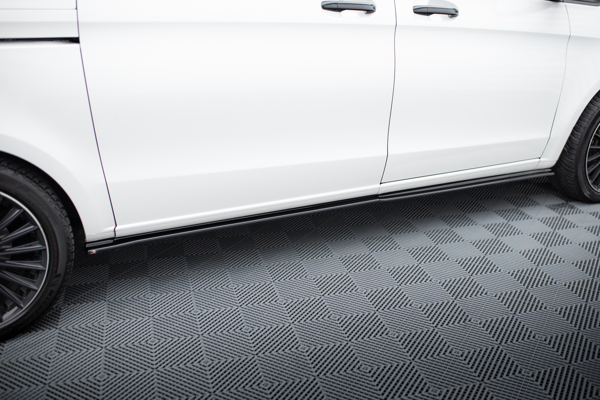pol_po_Side-Skirts-Diffusers-Mercedes-Benz-Vito-Extra-Long-W447-23468_4 pol_po_Side-Skirts-Diffusers-Mercedes-Benz-Vito-Extra-Long-W447-23468_4