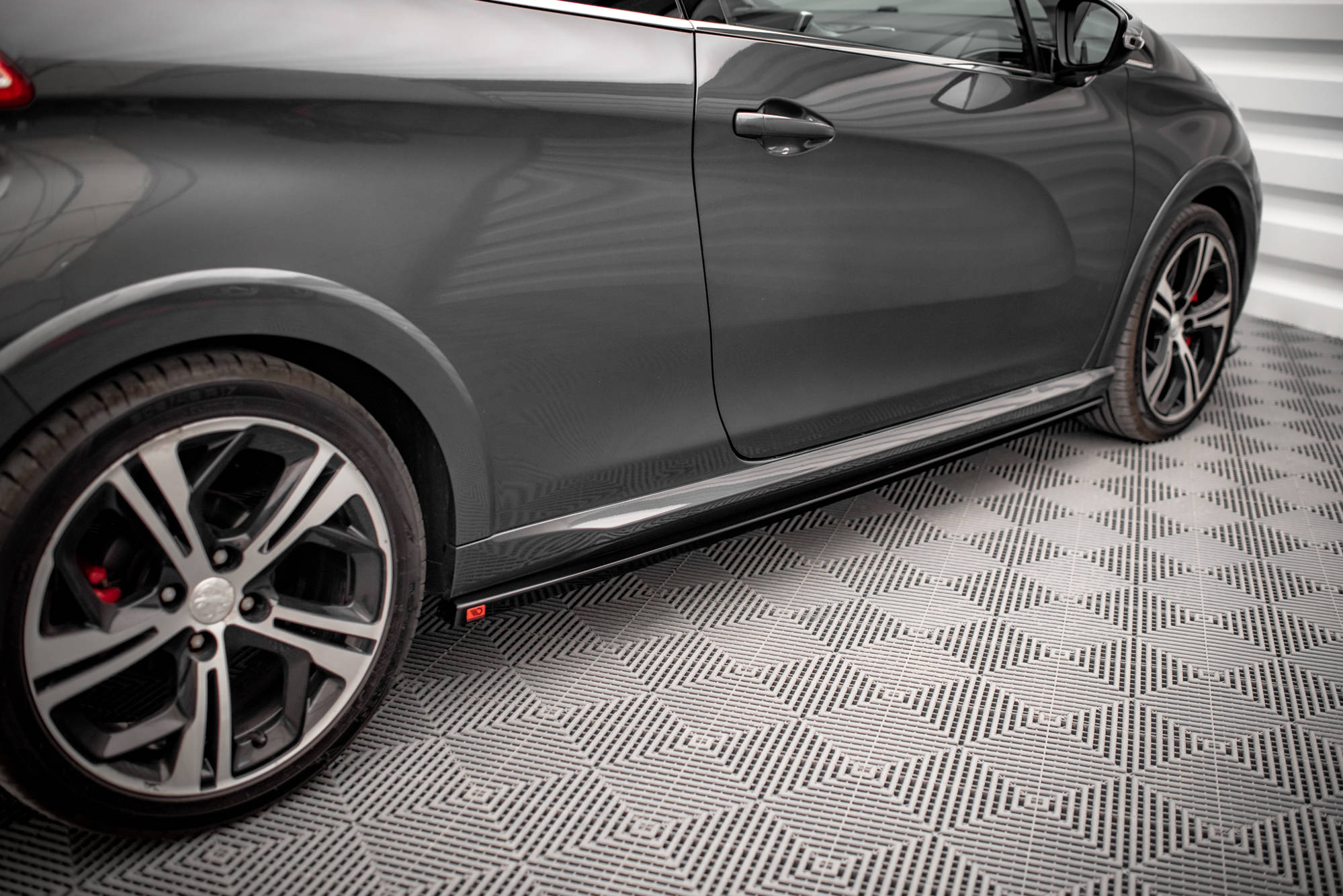 pol_po_Side-Skirts-Diffusers-Peugeot-208-GTi-Mk1-16149_4 pol_po_Side-Skirts-Diffusers-Peugeot-208-GTi-Mk1-16149_4