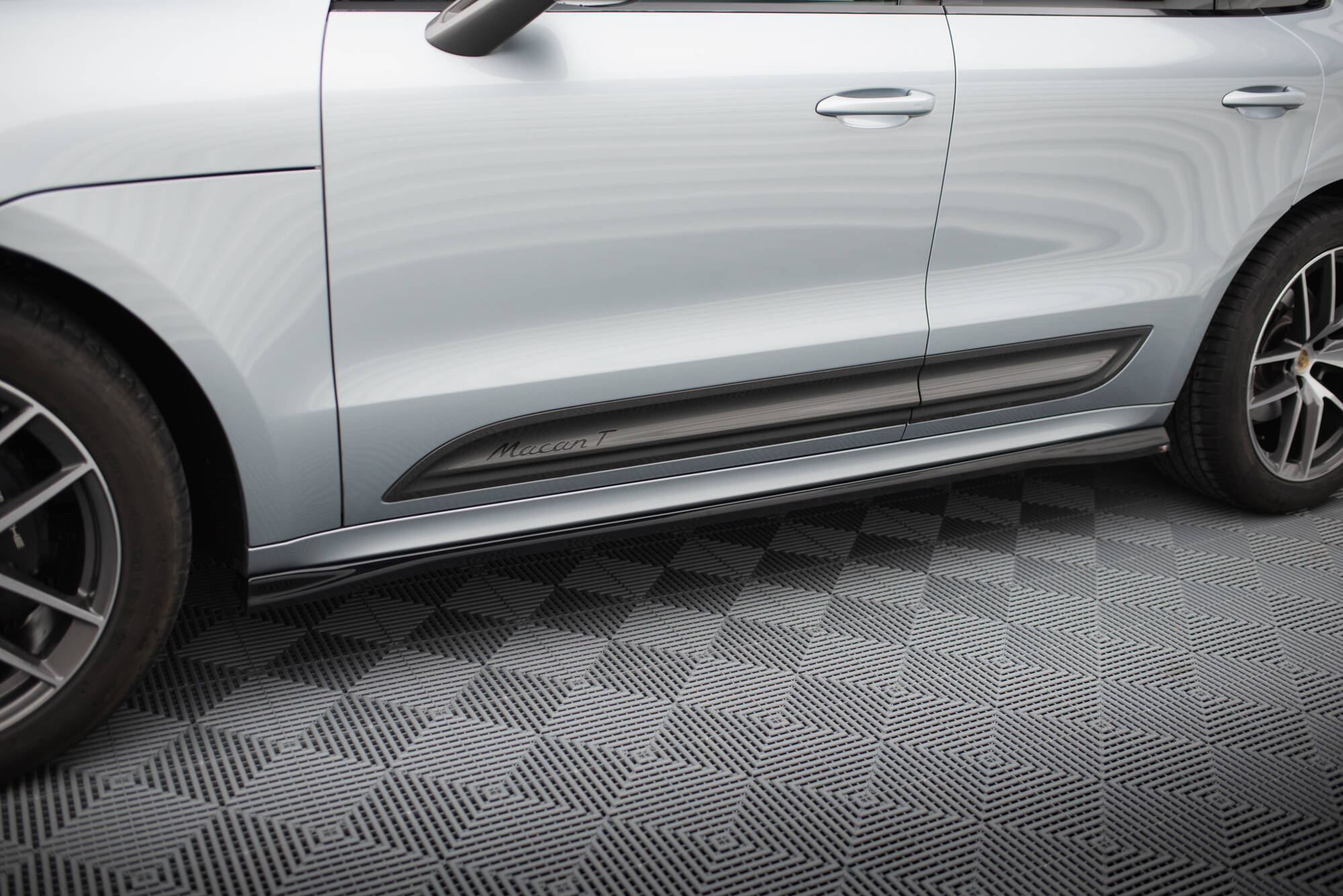 pol_po_Side-Skirts-Diffusers-Porsche-Macan-T-GTS-Mk1-Facelift-2-19353_5 pol_po_Side-Skirts-Diffusers-Porsche-Macan-T-GTS-Mk1-Facelift-2-19353_5