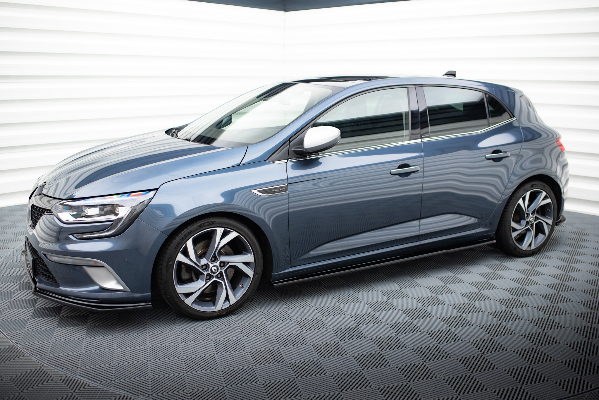pol_po_Side-Skirts-Diffusers-Renault-Megane-Hatchback-Mk4-5564_2 pol_po_Side-Skirts-Diffusers-Renault-Megane-Hatchback-Mk4-5564_2