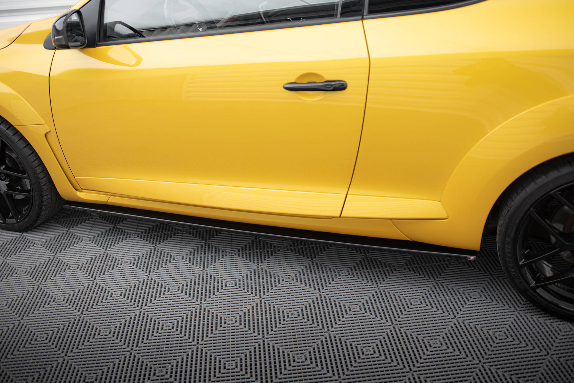 pol_po_Side-Skirts-Diffusers-Renault-Megane-RS-Mk3-277_4 pol_po_Side-Skirts-Diffusers-Renault-Megane-RS-Mk3-277_4