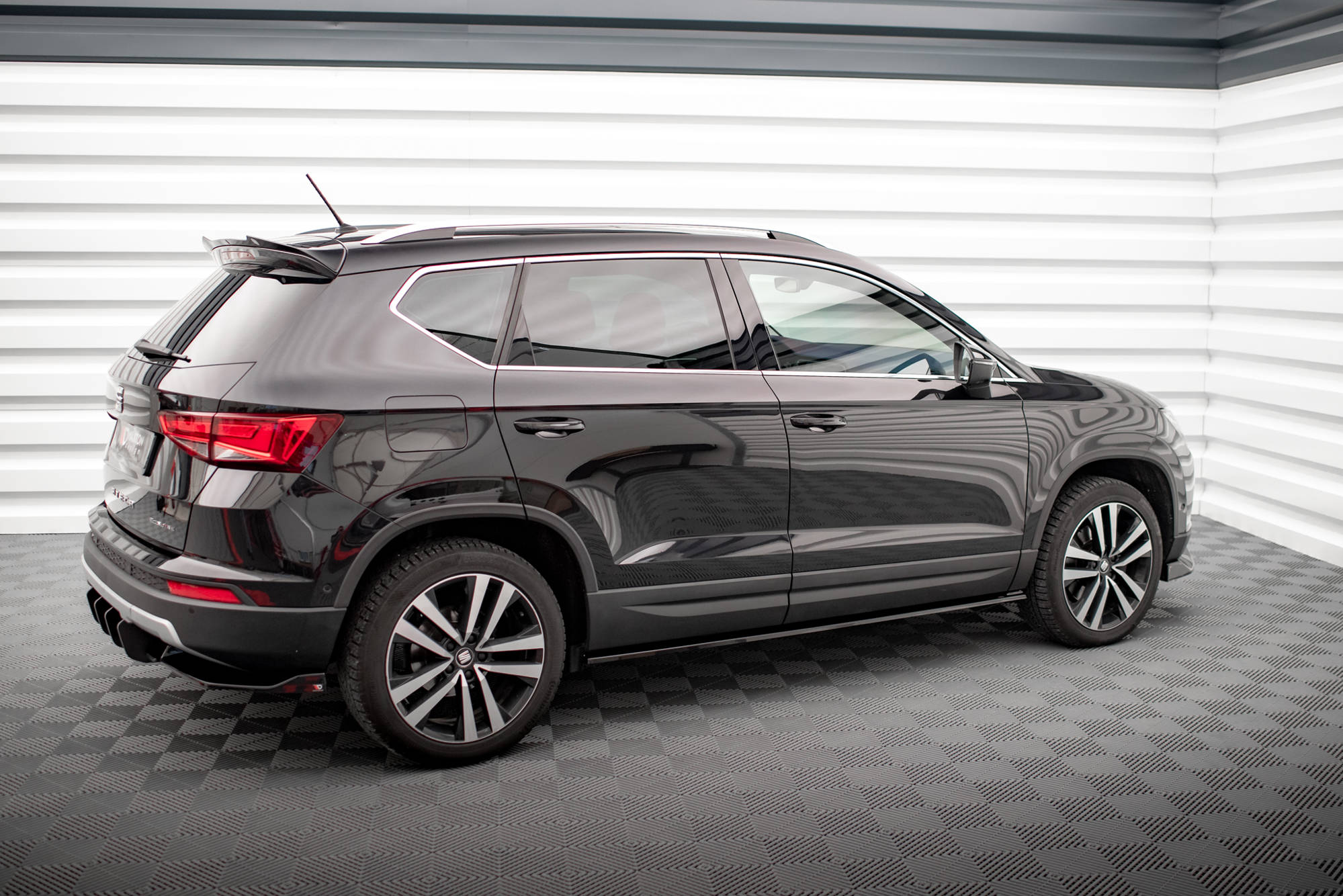 pol_po_Side-Skirts-Diffusers-Seat-Ateca-Mk1-17346_6 pol_po_Side-Skirts-Diffusers-Seat-Ateca-Mk1-17346_6