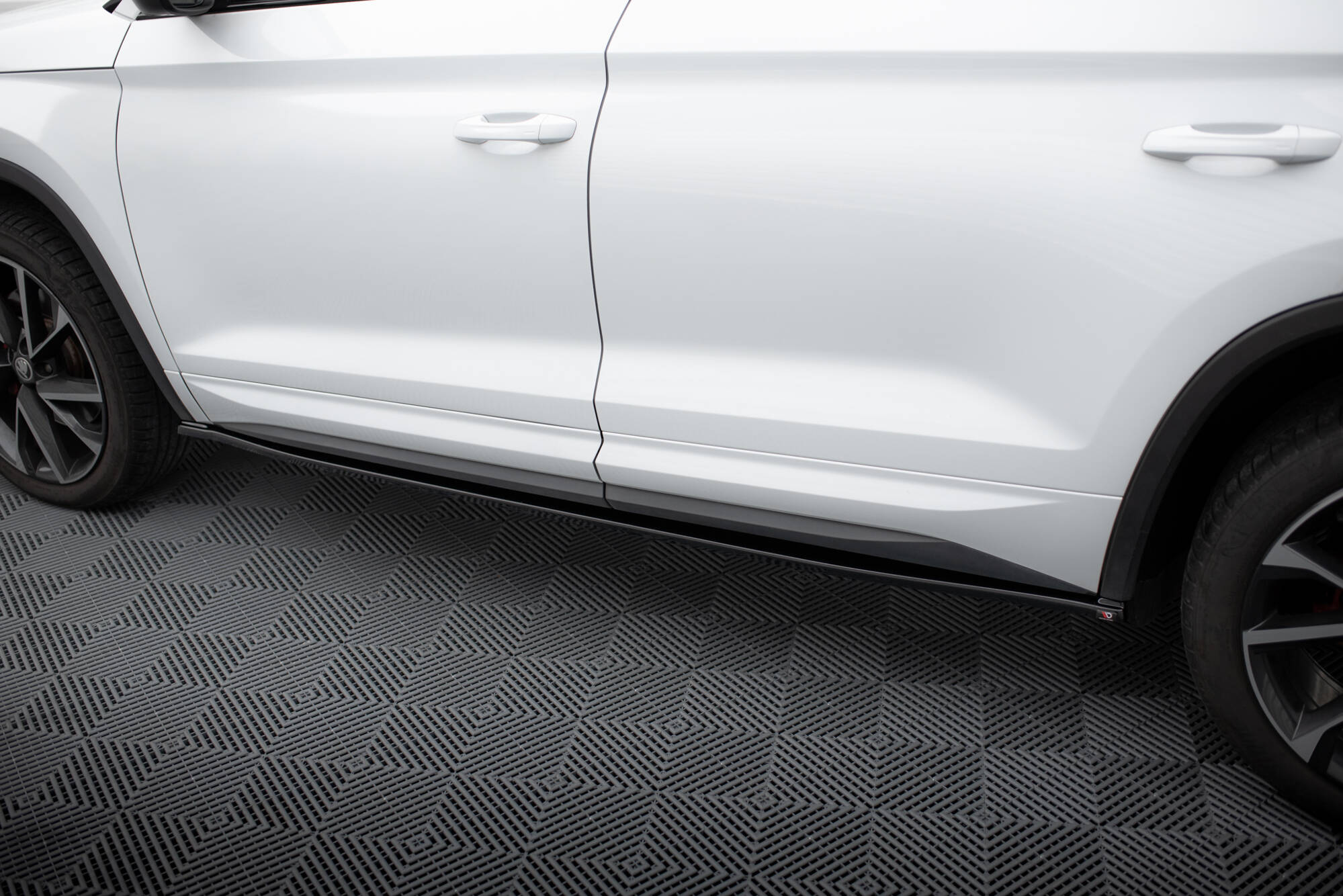 pol_po_Side-Skirts-Diffusers-Skoda-Kodiaq-Sportline-RS-Mk1-Mk1-Facelift-9383_4 pol_po_Side-Skirts-Diffusers-Skoda-Kodiaq-Sportline-RS-Mk1-Mk1-Facelift-9383_4