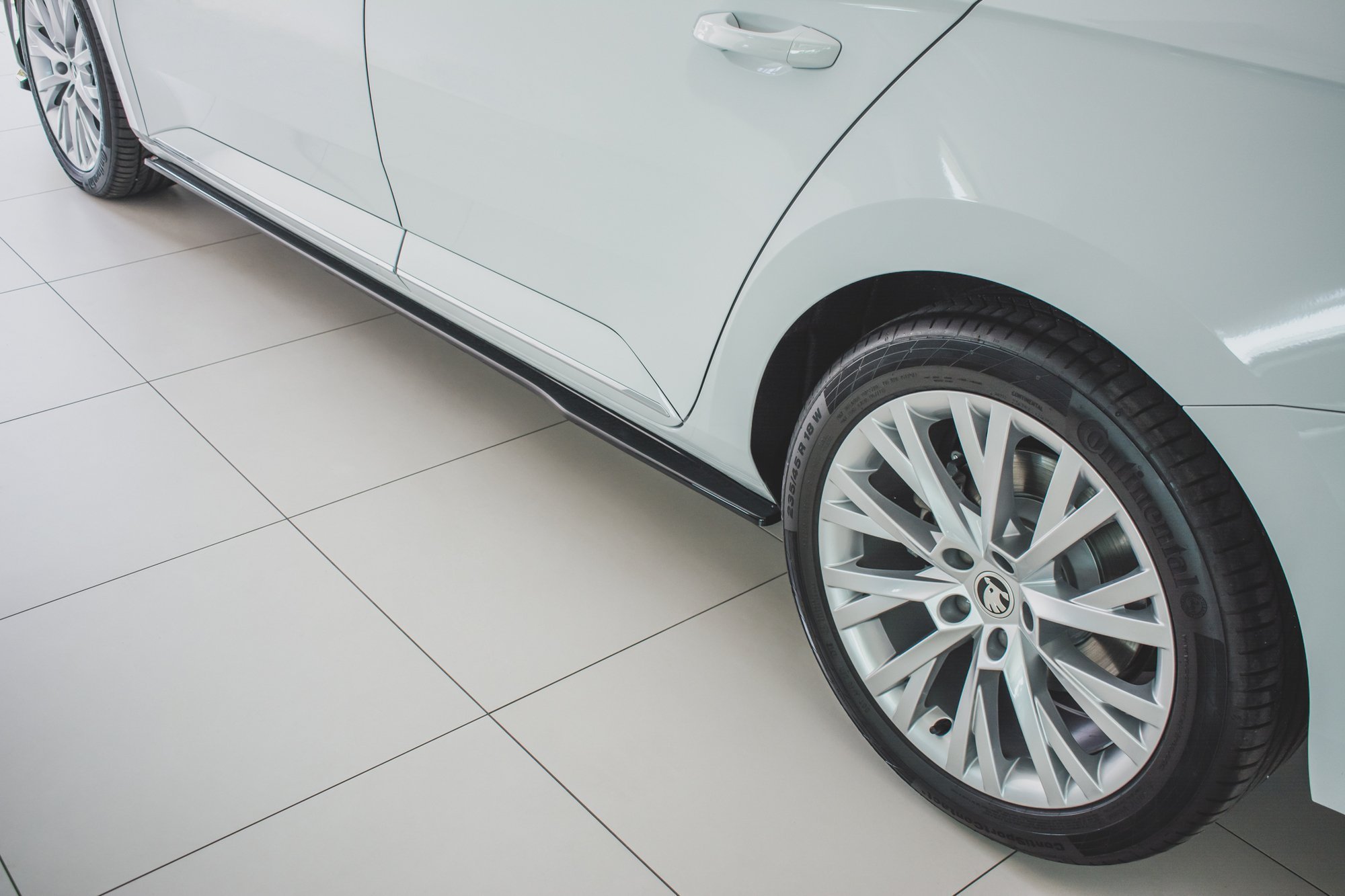 pol_po_Side-Skirts-Diffusers-Skoda-Superb-Liftback-Combi-Mk3-Facelift-8928_1 pol_po_Side-Skirts-Diffusers-Skoda-Superb-Liftback-Combi-Mk3-Facelift-8928_1