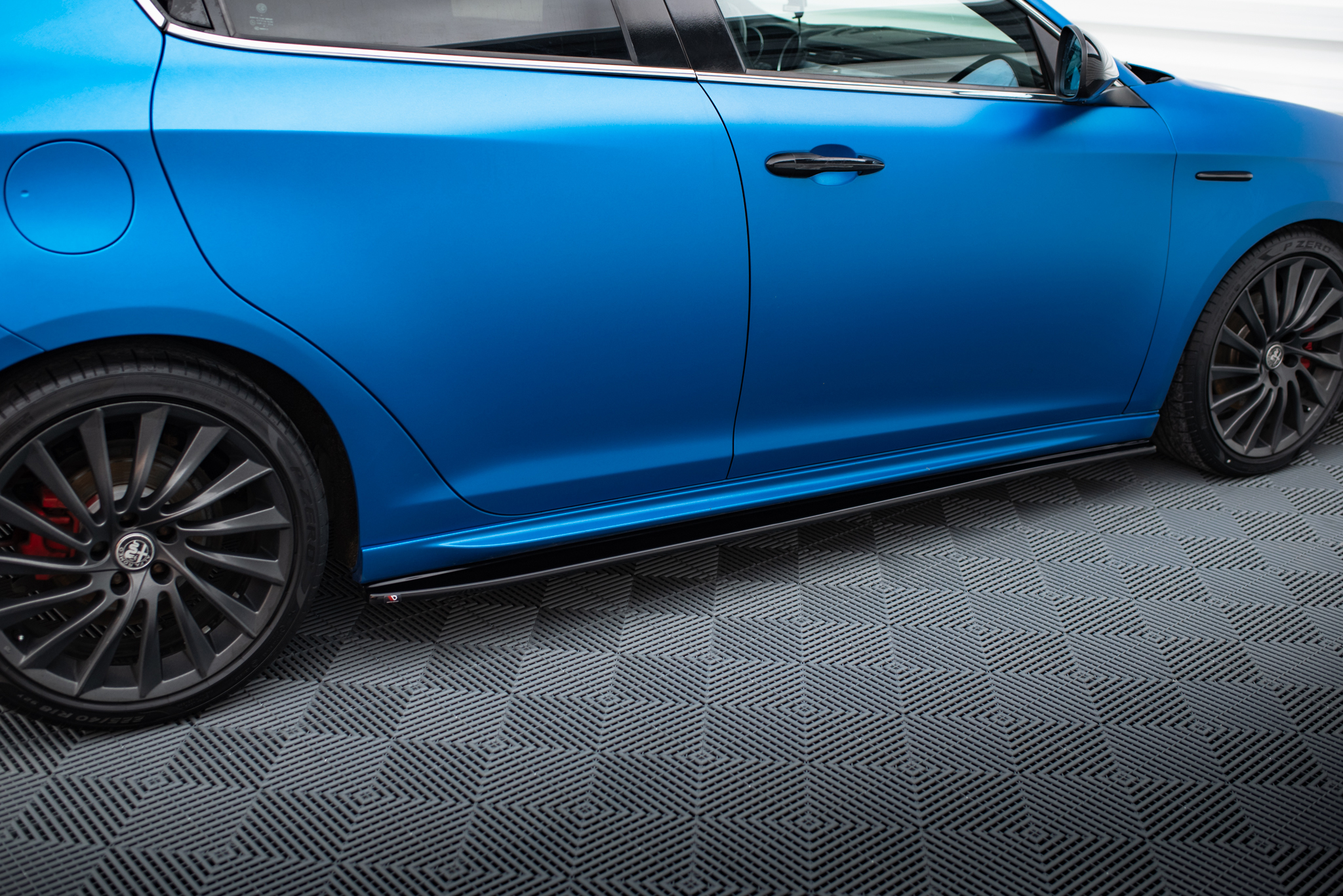 pol_po_Side-Skirts-Diffusers-V-1-Alfa-Romeo-Giulietta-601_4 pol_po_Side-Skirts-Diffusers-V-1-Alfa-Romeo-Giulietta-601_4