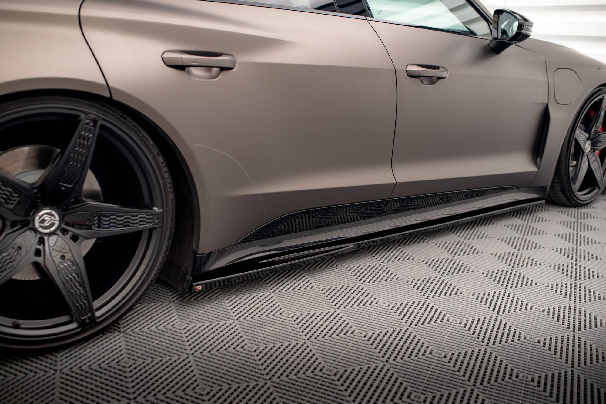 pol_po_Side-Skirts-Diffusers-V-1-Audi-e-Tron-GT-RS-GT-Mk1-16697_3 pol_po_Side-Skirts-Diffusers-V-1-Audi-e-Tron-GT-RS-GT-Mk1-16697_3