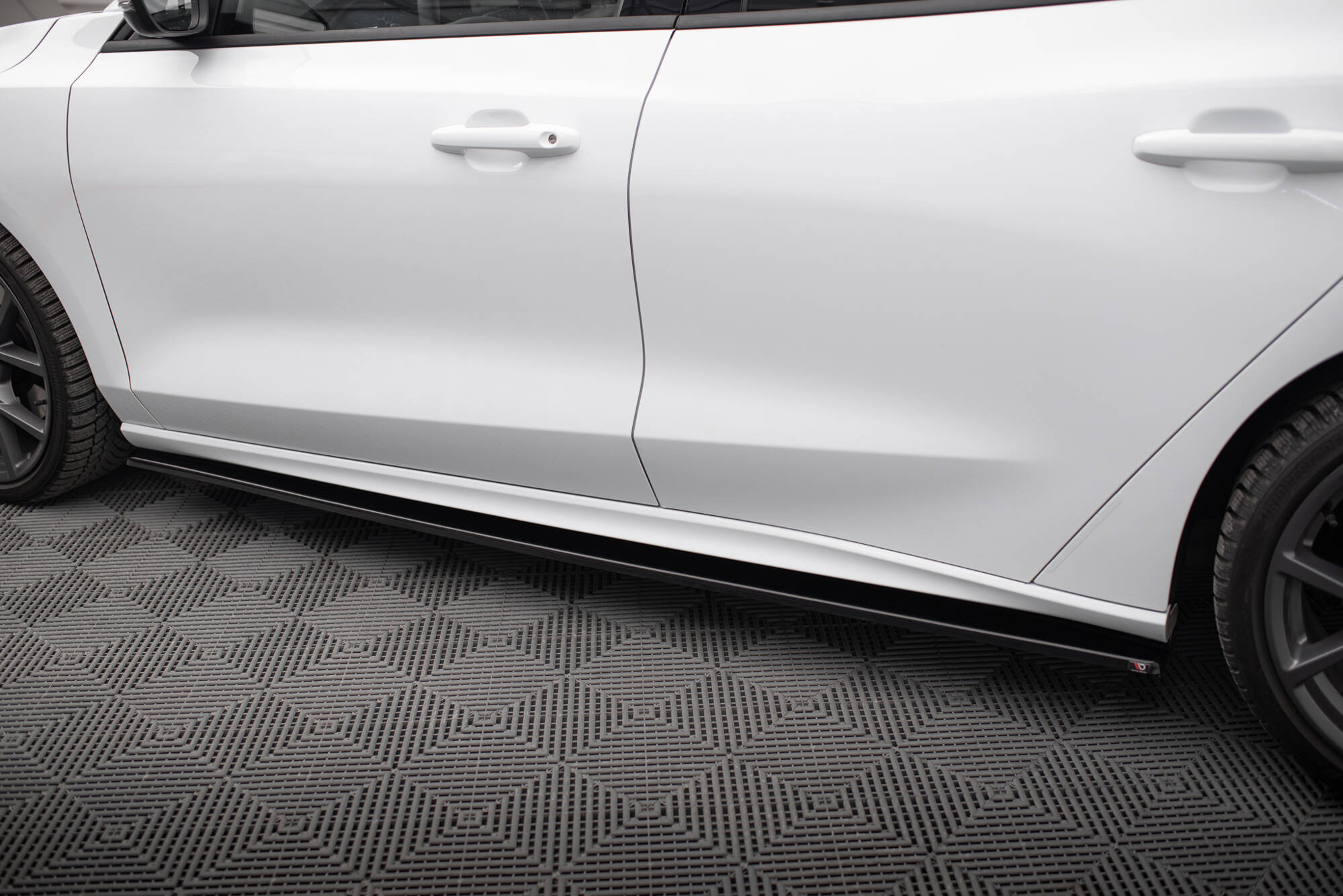 pol_po_Side-Skirts-Diffusers-V-1-Ford-Focus-ST-ST-Line-Mk4-Facelift-21989_4 pol_po_Side-Skirts-Diffusers-V-1-Ford-Focus-ST-ST-Line-Mk4-Facelift-21989_4