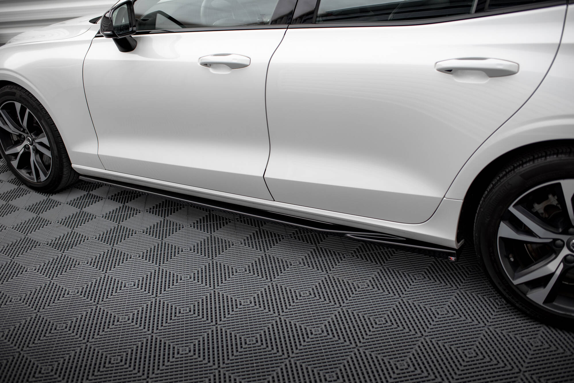 pol_po_Side-Skirts-Diffusers-V-1-Volvo-S60-V60-R-Design-Mk3-11189_2 pol_po_Side-Skirts-Diffusers-V-1-Volvo-S60-V60-R-Design-Mk3-11189_2