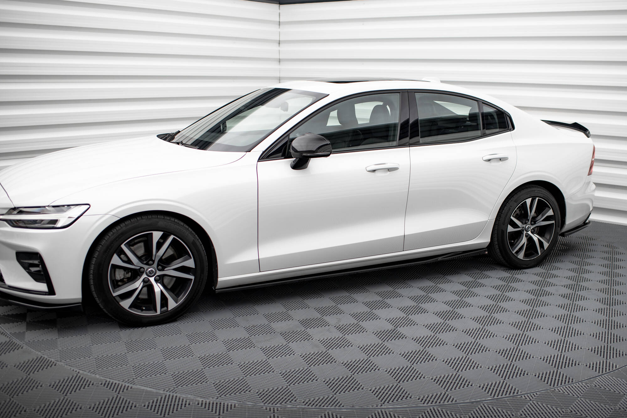 pol_po_Side-Skirts-Diffusers-V-1-Volvo-S60-V60-R-Design-Mk3-11189_5 pol_po_Side-Skirts-Diffusers-V-1-Volvo-S60-V60-R-Design-Mk3-11189_5