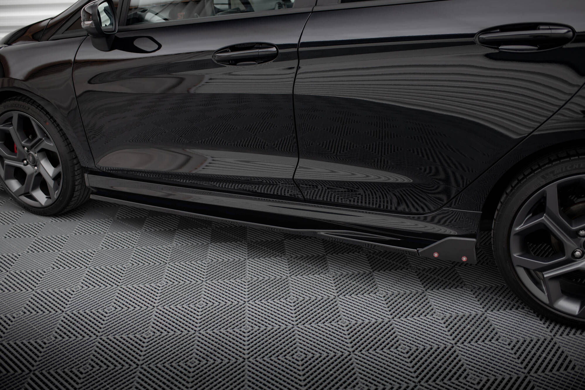 pol_po_Side-Skirts-Diffusers-V-2-Flaps-Ford-Fiesta-ST-ST-Line-14534_4 pol_po_Side-Skirts-Diffusers-V-2-Flaps-Ford-Fiesta-ST-ST-Line-14534_4