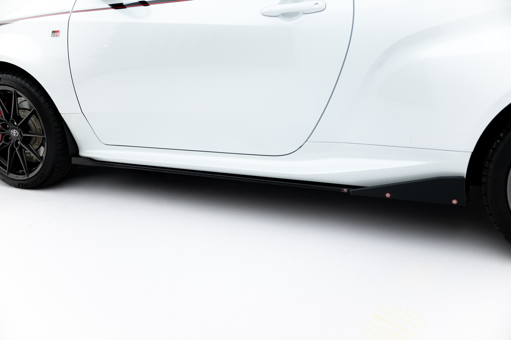 pol_po_Side-Skirts-Diffusers-V-2-Flaps-Toyota-GR-Yaris-Mk4-11900_5 pol_po_Side-Skirts-Diffusers-V-2-Flaps-Toyota-GR-Yaris-Mk4-11900_5