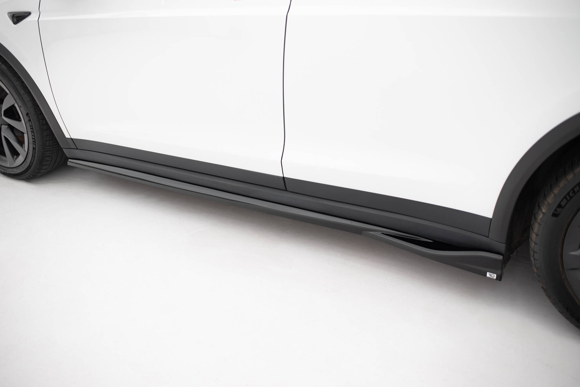 pol_po_Side-Skirts-Diffusers-V-2-Tesla-Model-X-Mk1-Facelift-21305_6 pol_po_Side-Skirts-Diffusers-V-2-Tesla-Model-X-Mk1-Facelift-21305_6