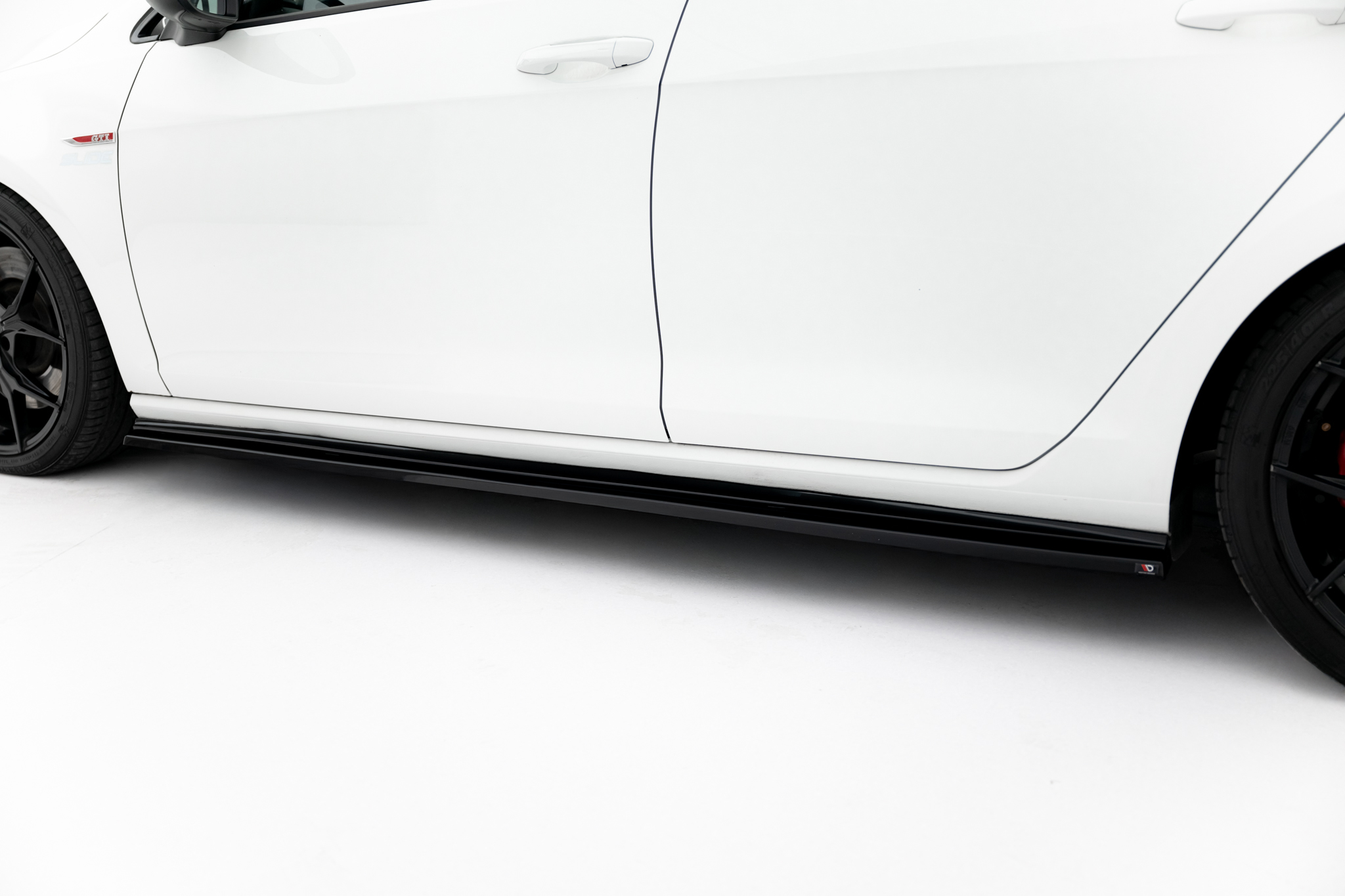 pol_po_Side-Skirts-Diffusers-V-2-VW-Golf-7-GTI-narrow-9276_3 pol_po_Side-Skirts-Diffusers-V-2-VW-Golf-7-GTI-narrow-9276_3