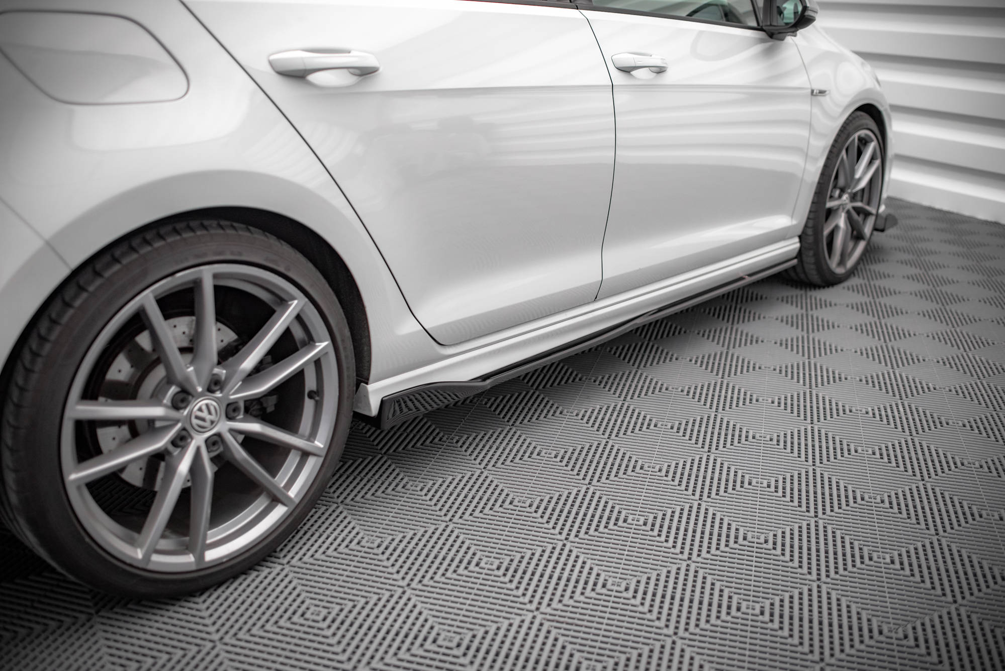 pol_po_Side-Skirts-Diffusers-V-2-Volkswagen-Golf-R-R-Line-Mk7-14310_6 pol_po_Side-Skirts-Diffusers-V-2-Volkswagen-Golf-R-R-Line-Mk7-14310_6
