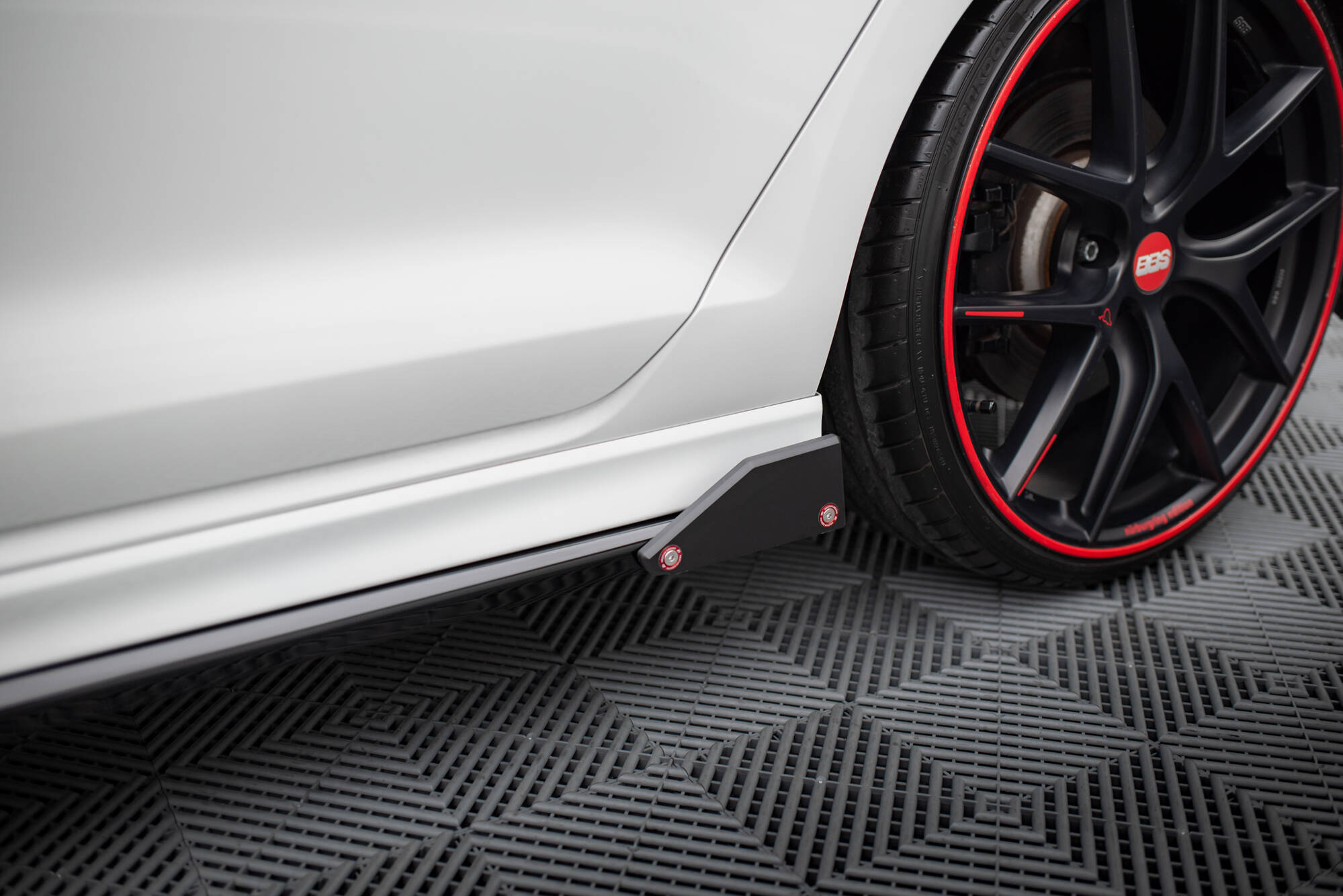 pol_po_Side-Skirts-Diffusers-V-3-Flaps-Volkswagen-Golf-R-R-Line-Mk7-20984_7 pol_po_Side-Skirts-Diffusers-V-3-Flaps-Volkswagen-Golf-R-R-Line-Mk7-20984_7