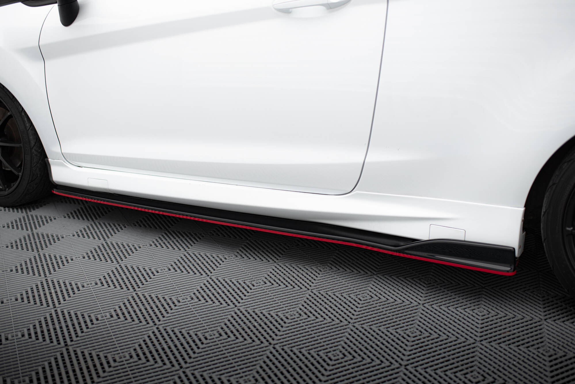 pol_po_Side-Skirts-Diffusers-V-3-Ford-Fiesta-ST-ST-Line-Mk7-20541_2 pol_po_Side-Skirts-Diffusers-V-3-Ford-Fiesta-ST-ST-Line-Mk7-20541_2