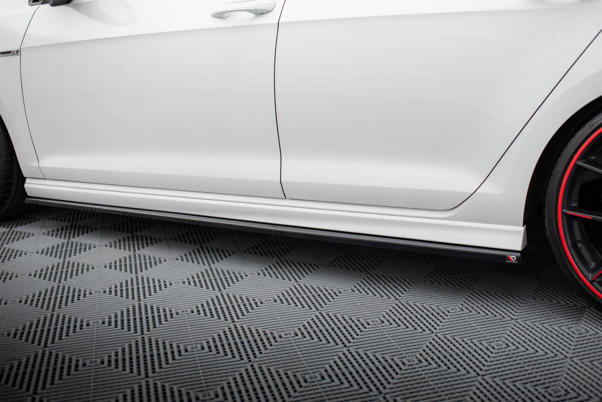 pol_po_Side-Skirts-Diffusers-V-3-Volkswagen-Golf-R-R-Line-Mk7-20983_6 pol_po_Side-Skirts-Diffusers-V-3-Volkswagen-Golf-R-R-Line-Mk7-20983_6