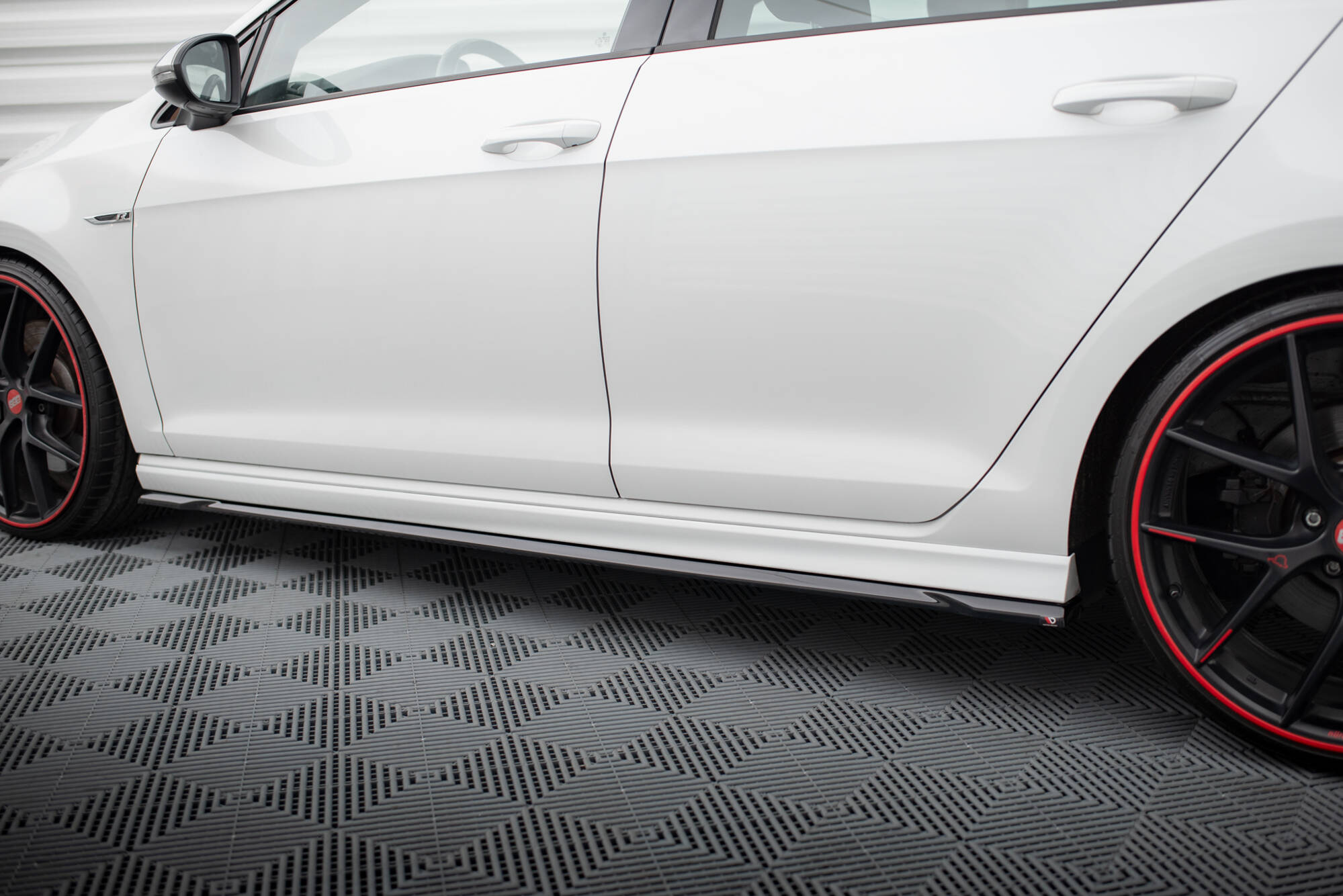 pol_po_Side-Skirts-Diffusers-V-4-Volkswagen-Golf-R-R-Line-Mk7-20985_4 pol_po_Side-Skirts-Diffusers-V-4-Volkswagen-Golf-R-R-Line-Mk7-20985_4