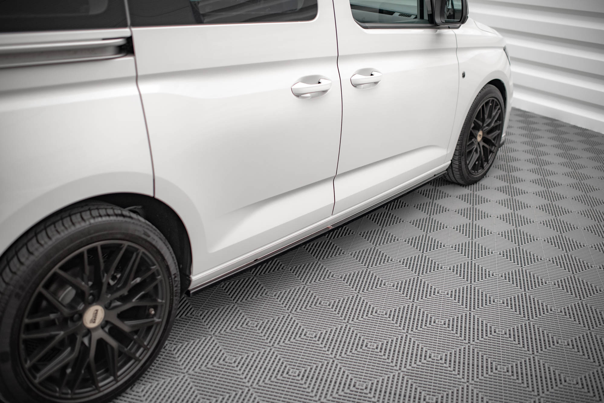 pol_po_Side-Skirts-Diffusers-Volkswagen-Caddy-Mk5-Ford-Transit-Connect-Mk3-15197_4 pol_po_Side-Skirts-Diffusers-Volkswagen-Caddy-Mk5-Ford-Transit-Connect-Mk3-15197_4