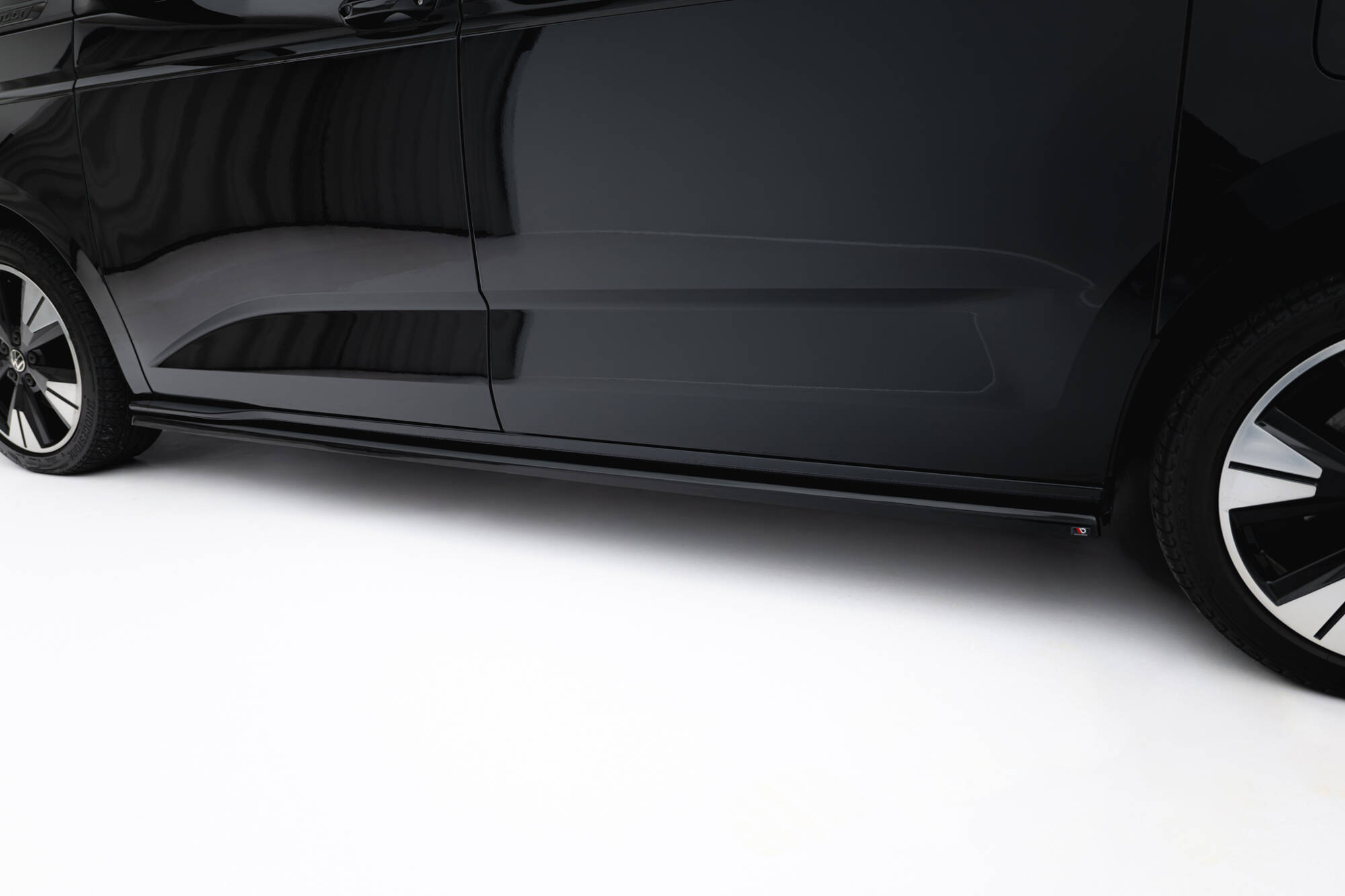 pol_po_Side-Skirts-Diffusers-Volkswagen-Multivan-Long-T7-22546_6 pol_po_Side-Skirts-Diffusers-Volkswagen-Multivan-Long-T7-22546_6