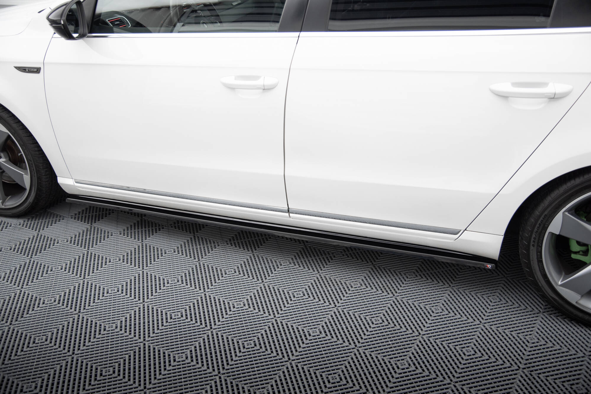 pol_po_Side-Skirts-Diffusers-Volkswagen-Passat-B7-20988_4 pol_po_Side-Skirts-Diffusers-Volkswagen-Passat-B7-20988_4