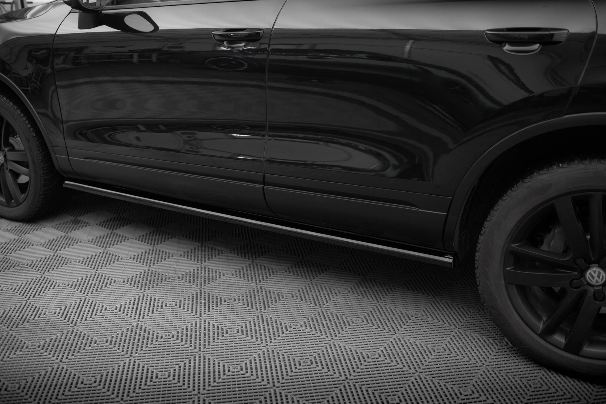 pol_po_Side-Skirts-Diffusers-Volkswagen-Touareg-Mk2-19738_4 pol_po_Side-Skirts-Diffusers-Volkswagen-Touareg-Mk2-19738_4