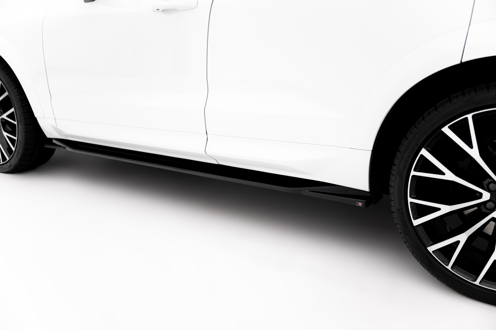 pol_po_Side-Skirts-Diffusers-Volvo-XC60-Mk2-R-Design-11755_4 pol_po_Side-Skirts-Diffusers-Volvo-XC60-Mk2-R-Design-11755_4