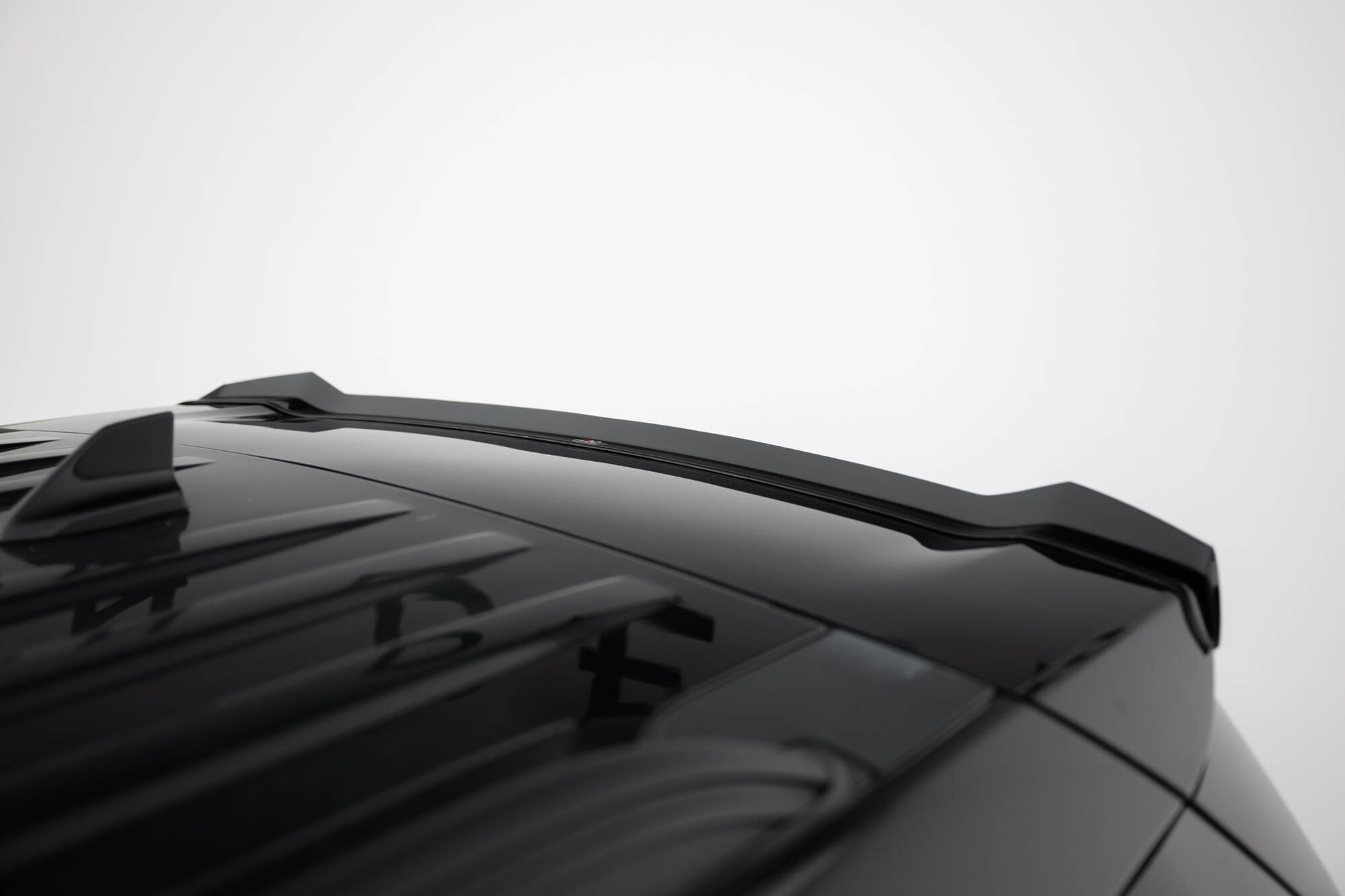 pol_po_Spoiler-Cap-Ford-Explorer-XLT-Mk6-21754_4 pol_po_Spoiler-Cap-Ford-Explorer-XLT-Mk6-21754_4