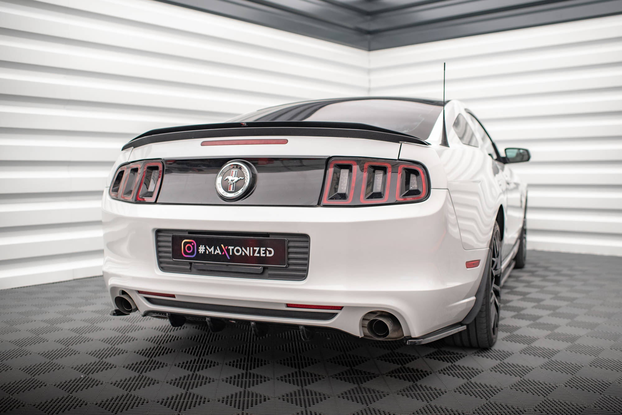 pol_po_Spoiler-Cap-Ford-Mustang-Mk5-Facelift-18231_3 pol_po_Spoiler-Cap-Ford-Mustang-Mk5-Facelift-18231_3