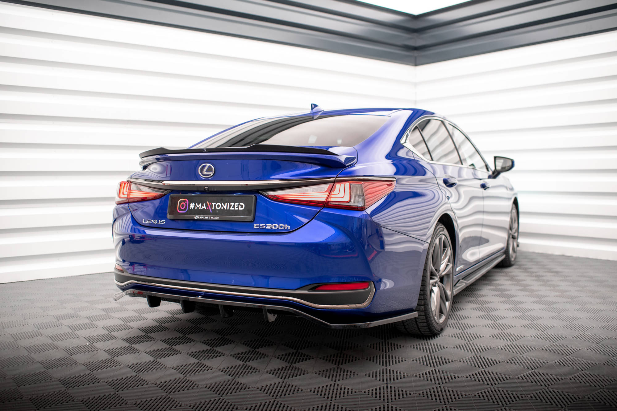 pol_po_Spoiler-Cap-Lexus-ES-F-Sport-Mk7-17847_3 pol_po_Spoiler-Cap-Lexus-ES-F-Sport-Mk7-17847_3