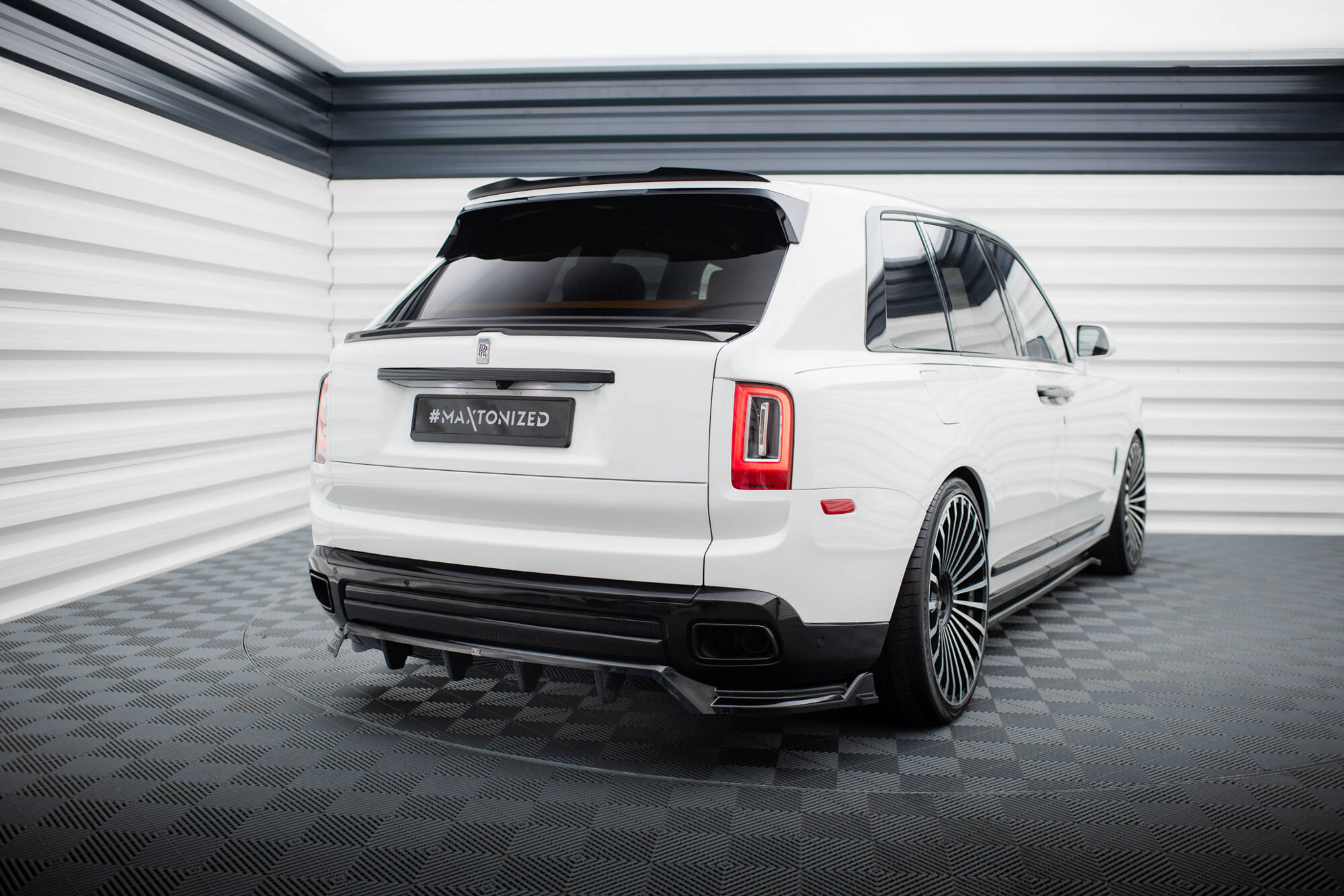 pol_po_Spoiler-Cap-Rolls-Royce-Cullinan-20886_4 pol_po_Spoiler-Cap-Rolls-Royce-Cullinan-20886_4