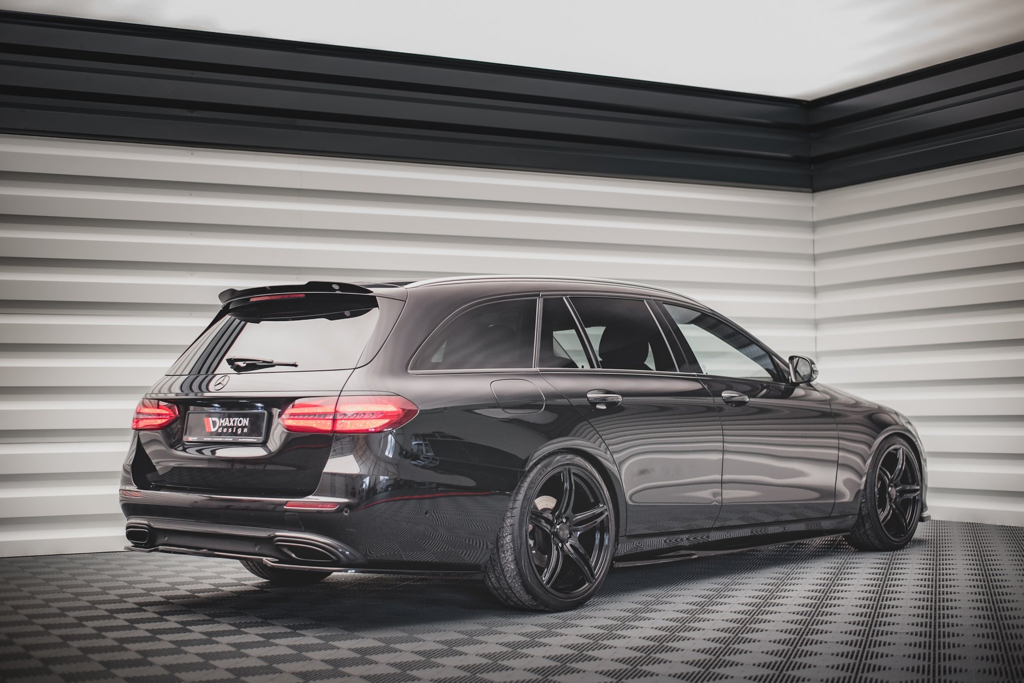 pol_po_Spoiler-Cap-V-1-Mercedes-Benz-E-Estate-S213-12686_6 pol_po_Spoiler-Cap-V-1-Mercedes-Benz-E-Estate-S213-12686_6