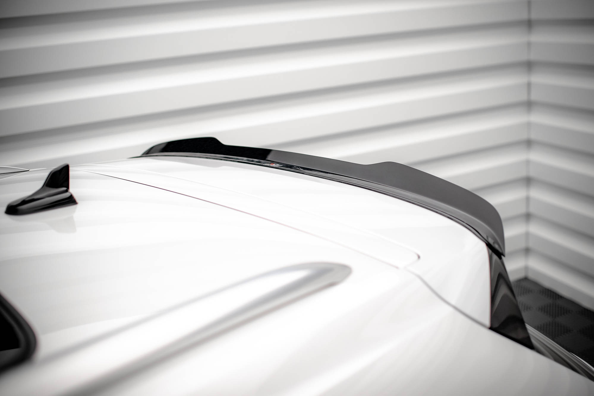 pol_po_Spoiler-Cap-Volkswagen-Touareg-R-Line-Mk3-15474_8 pol_po_Spoiler-Cap-Volkswagen-Touareg-R-Line-Mk3-15474_8