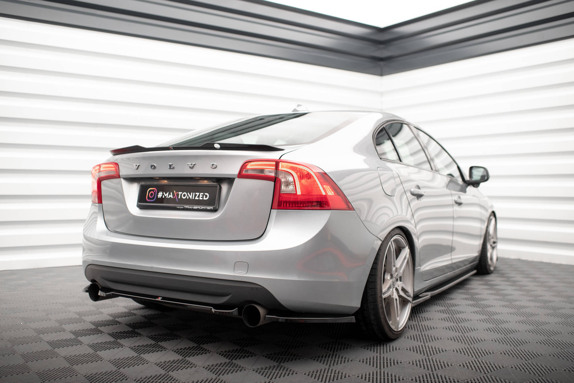 pol_po_Spoiler-Cap-Volvo-S60-R-Design-Mk2-18353_5 pol_po_Spoiler-Cap-Volvo-S60-R-Design-Mk2-18353_5