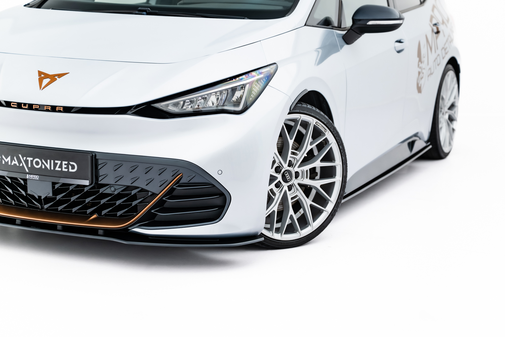 pol_po_Street-Pro-Front-Splitter-Cupra-Born-Mk1-23568_5 pol_po_Street-Pro-Front-Splitter-Cupra-Born-Mk1-23568_5