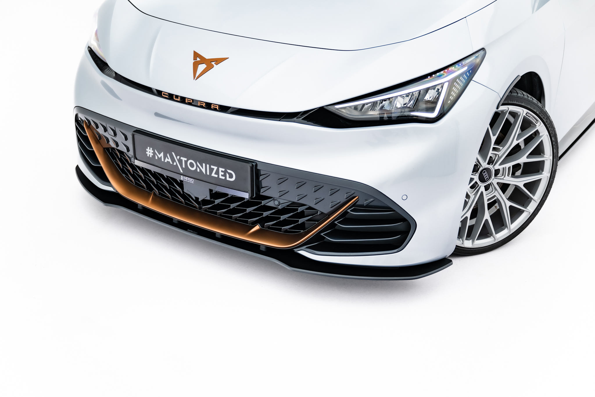 pol_po_Street-Pro-Front-Splitter-Cupra-Born-Mk1-23569_6 pol_po_Street-Pro-Front-Splitter-Cupra-Born-Mk1-23569_6