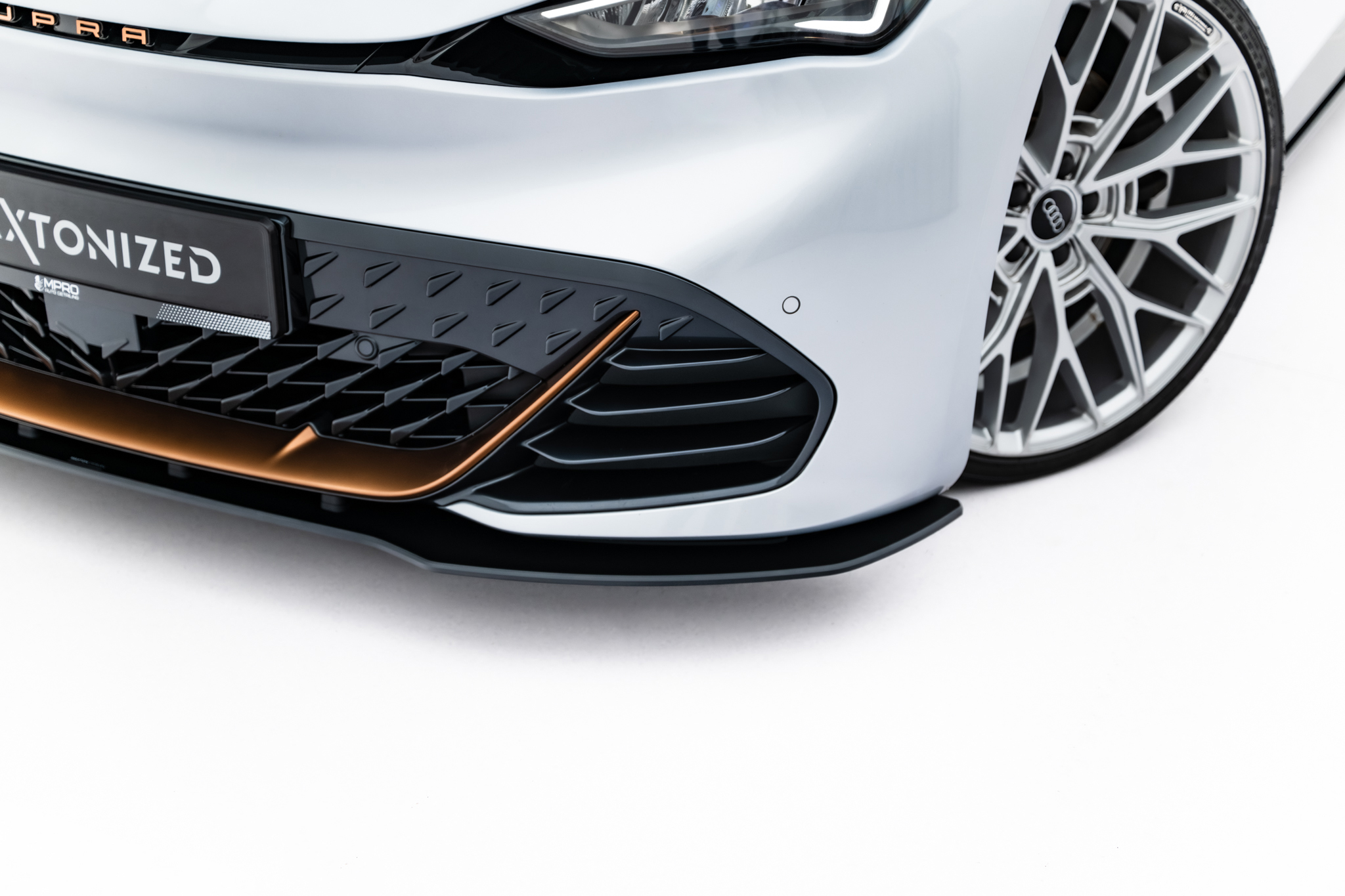 pol_po_Street-Pro-Front-Splitter-Cupra-Born-Mk1-23569_7 pol_po_Street-Pro-Front-Splitter-Cupra-Born-Mk1-23569_7