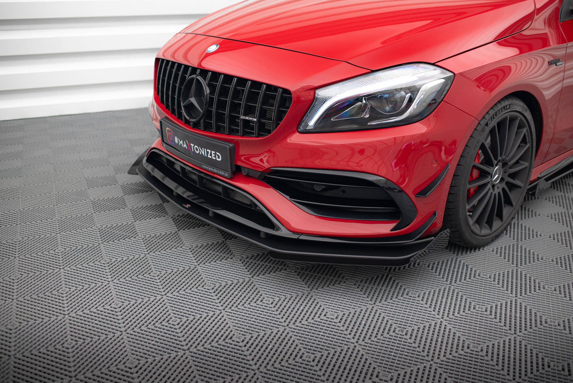 pol_po_Street-Pro-Front-Splitter-Flaps-Mercedes-Benz-A-45-AMG-Aero-W176-Facelift-19860_6 pol_po_Street-Pro-Front-Splitter-Flaps-Mercedes-Benz-A-45-AMG-Aero-W176-Facelift-19860_6