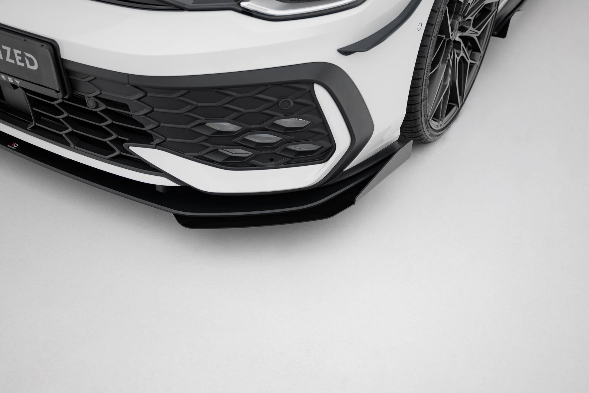 pol_po_Street-Pro-Front-Splitter-Flaps-Volkswagen-Golf-GTI-GTE-R-Line-Mk8-Facelift-21657_7 pol_po_Street-Pro-Front-Splitter-Flaps-Volkswagen-Golf-GTI-GTE-R-Line-Mk8-Facelift-21657_7