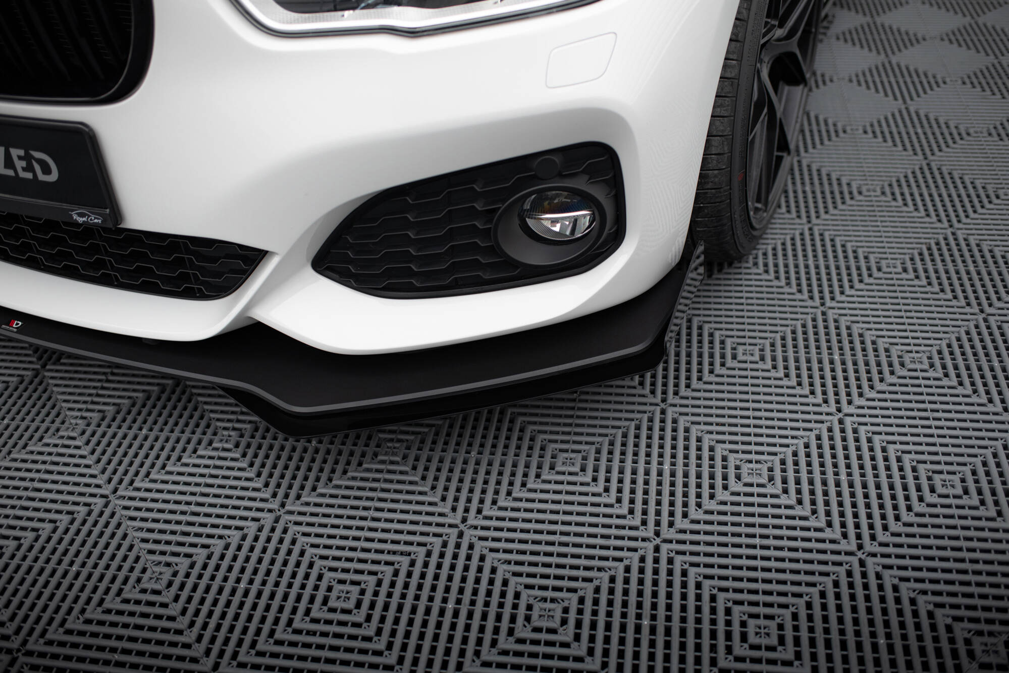 pol_po_Street-Pro-Front-Splitter-V-3-Flaps-for-BMW-1-F20-M-Pack-Facelift-M140i-12156_6 pol_po_Street-Pro-Front-Splitter-V-3-Flaps-for-BMW-1-F20-M-Pack-Facelift-M140i-12156_6