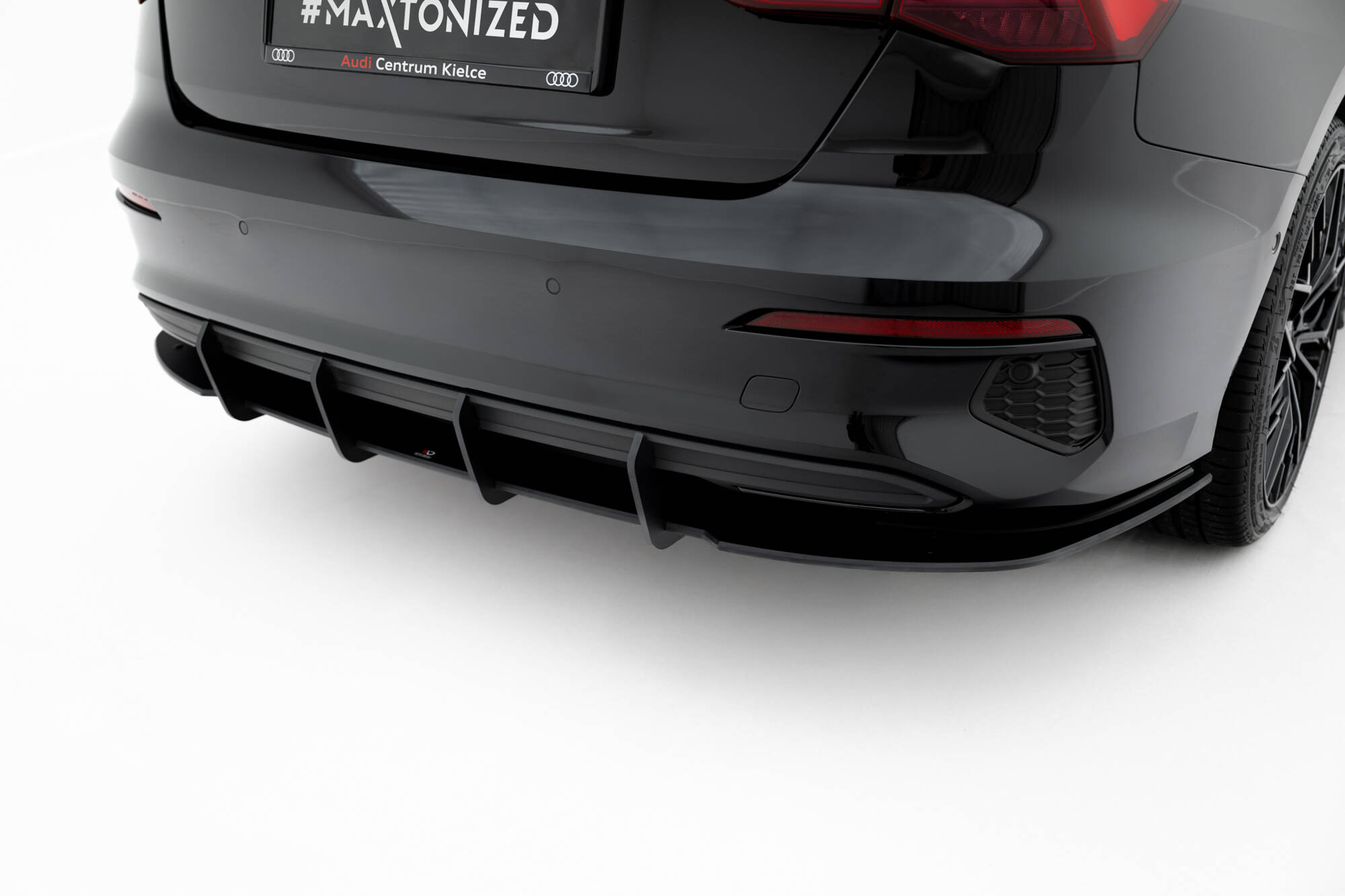 pol_po_Street-Pro-Rear-Diffuser-Audi-A3-Sedan-8Y-22389_6 pol_po_Street-Pro-Rear-Diffuser-Audi-A3-Sedan-8Y-22389_6