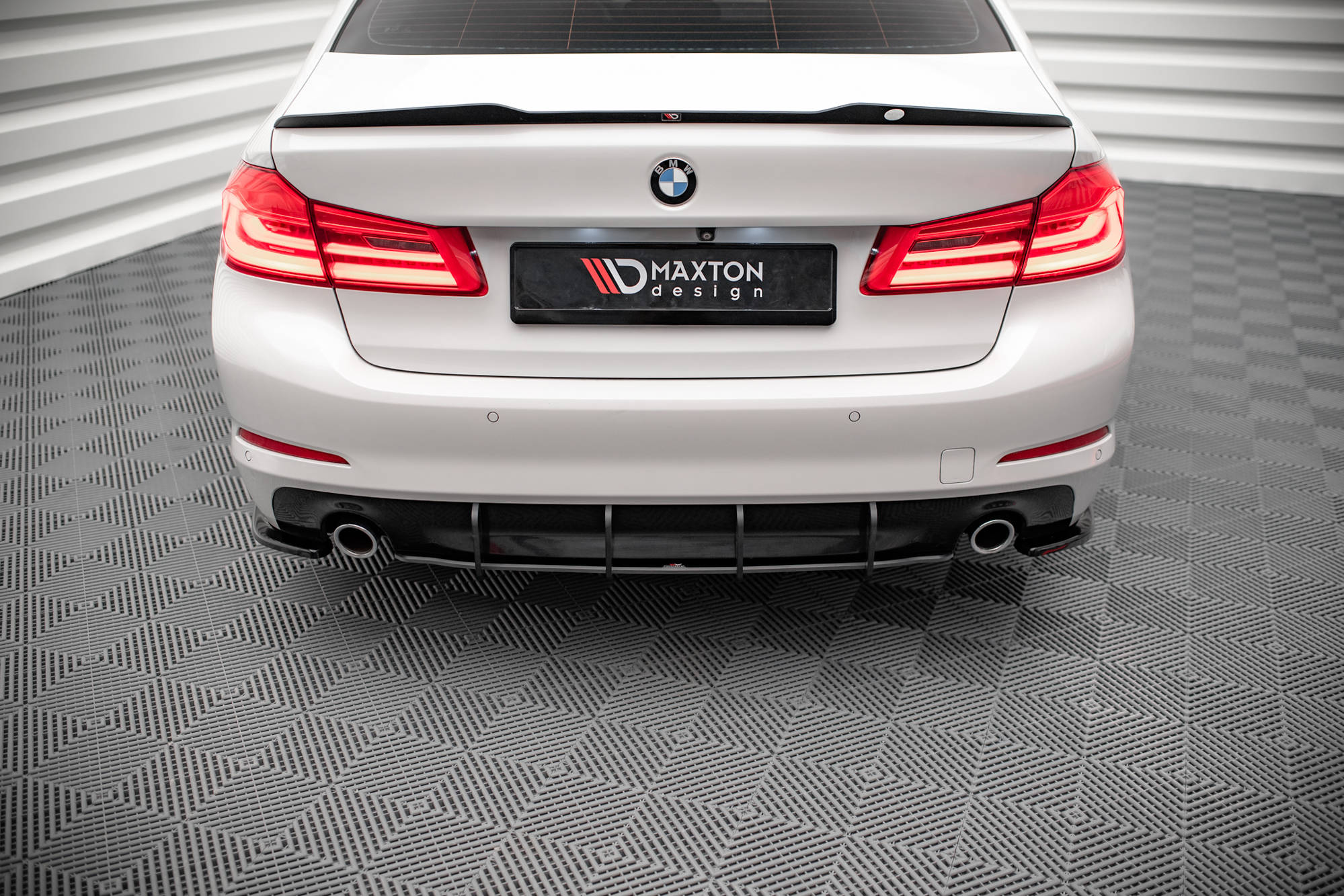 pol_po_Street-Pro-Rear-Diffuser-BMW-5-Sedan-G30-14628_5 pol_po_Street-Pro-Rear-Diffuser-BMW-5-Sedan-G30-14628_5