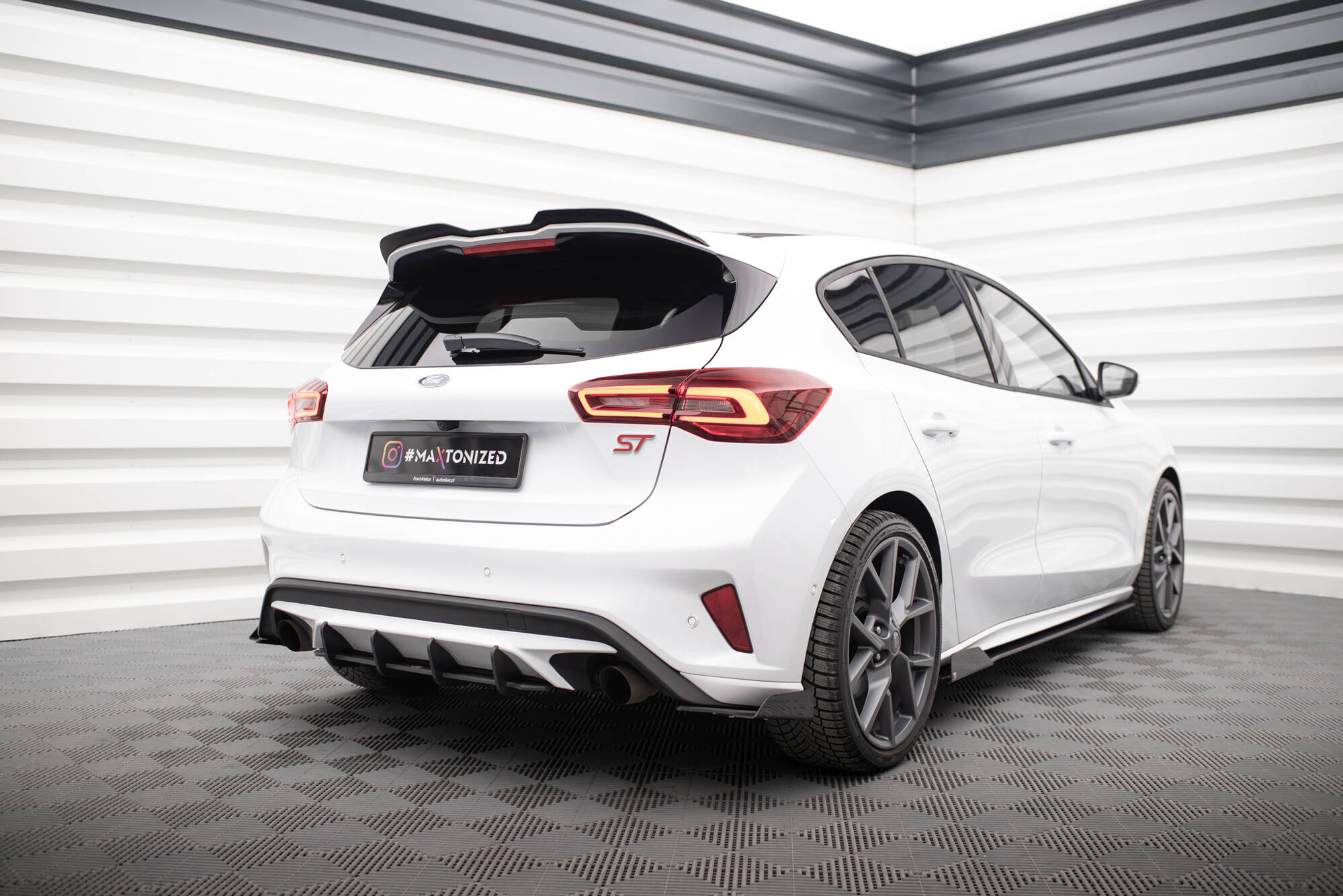 pol_po_Street-Pro-Rear-Diffuser-Ford-Focus-ST-Mk4-10068_10 pol_po_Street-Pro-Rear-Diffuser-Ford-Focus-ST-Mk4-10068_10