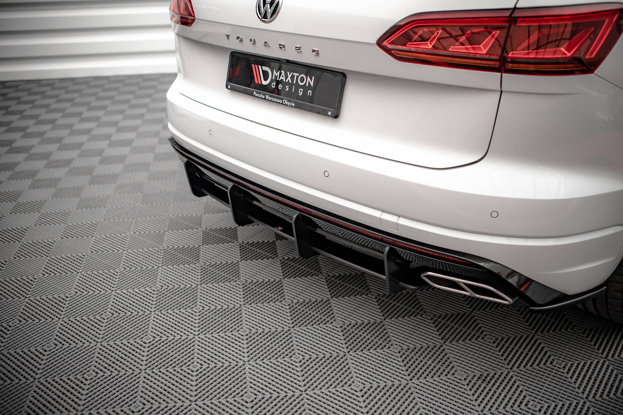 pol_po_Street-Pro-Rear-Diffuser-Volkswagen-Touareg-R-Line-Mk3-15580_5 pol_po_Street-Pro-Rear-Diffuser-Volkswagen-Touareg-R-Line-Mk3-15580_5