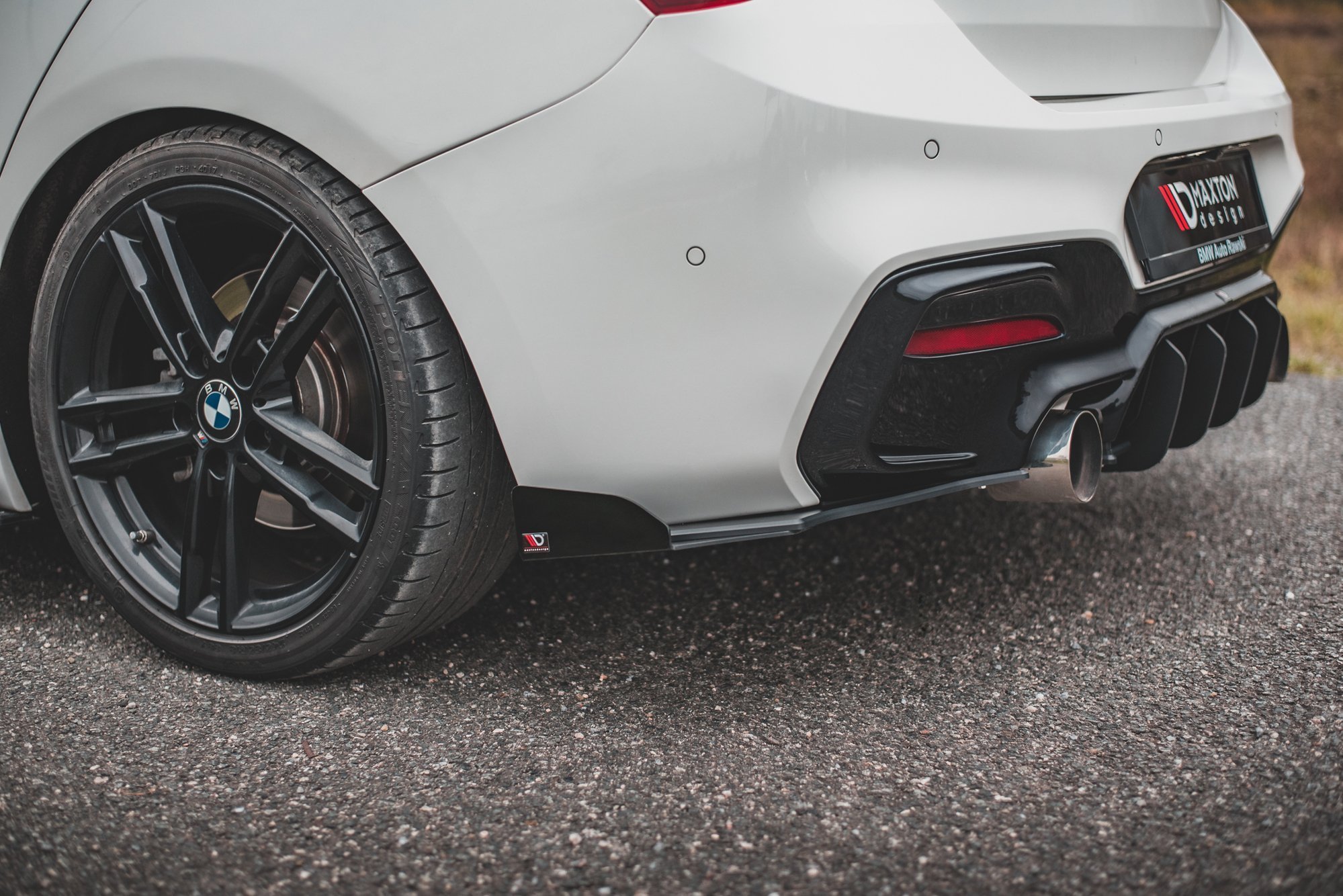 pol_po_Street-Pro-Rear-Side-Splitters-V-3-Flaps-for-BMW-1-F20-M140i-12177_4 pol_po_Street-Pro-Rear-Side-Splitters-V-3-Flaps-for-BMW-1-F20-M140i-12177_4